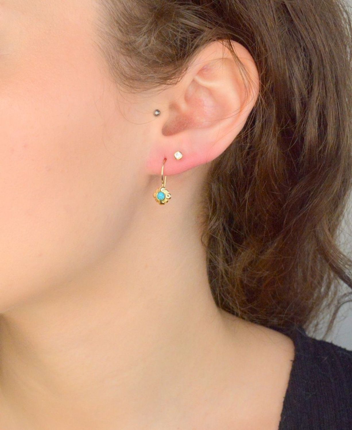 Kolczyki złote cyrkonia próba 585, DIA-KLC-12158-585,  Złote kolczyki zostały wykonane z najwyższej jakości złota próby 585. Złote kolczyki zostały ozdobione białą cyrkonią. 1.jpg