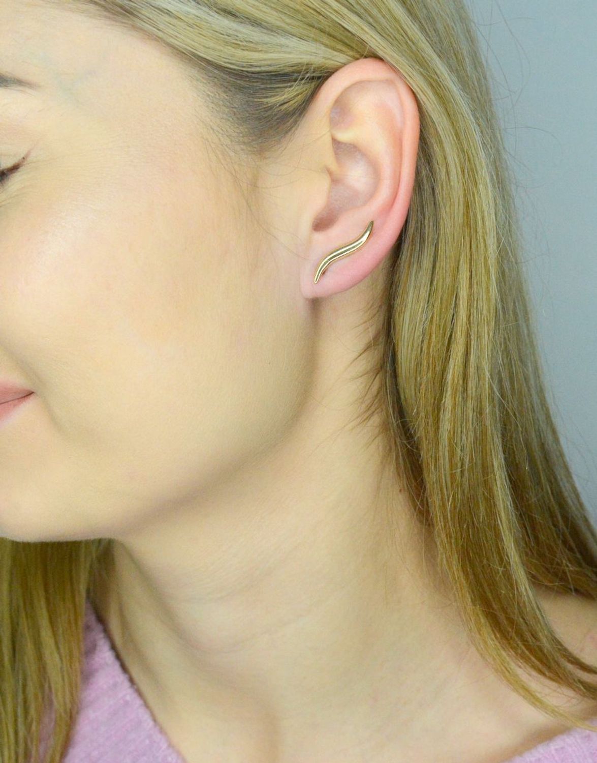 Kolczyki złote nausznice próba 585, DIA-KLC-12160-585 Złote kolczyki zostały wykonane z najwyższej jakości złota próby 585. Złote kolczyki o nowoczesnym wzorze z długim sztyftem nakładane na.jpg