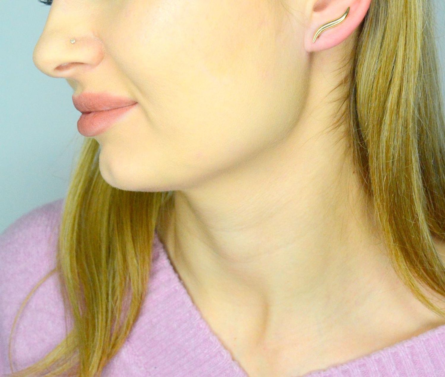 Kolczyki złote nausznice próba 585, DIA-KLC-12160-585 Złote kolczyki zostały wykonane z najwyższej jakości złota próby 585. Złote kolczyki o nowoczesnym wzorze z długim sztyftem nakładane na.jpg