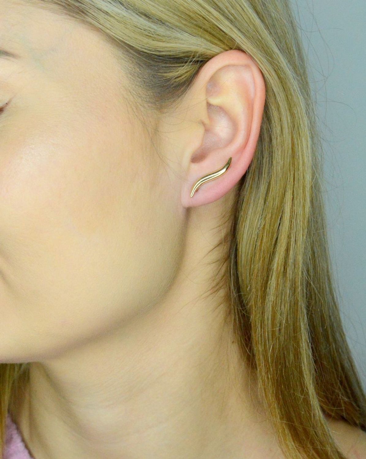 Kolczyki złote nausznice próba 585, DIA-KLC-12160-585 Złote kolczyki zostały wykonane z najwyższej jakości złota próby 585. Złote kolczyki o nowoczesnym wzorze z długim sztyftem nakładane na.jpg