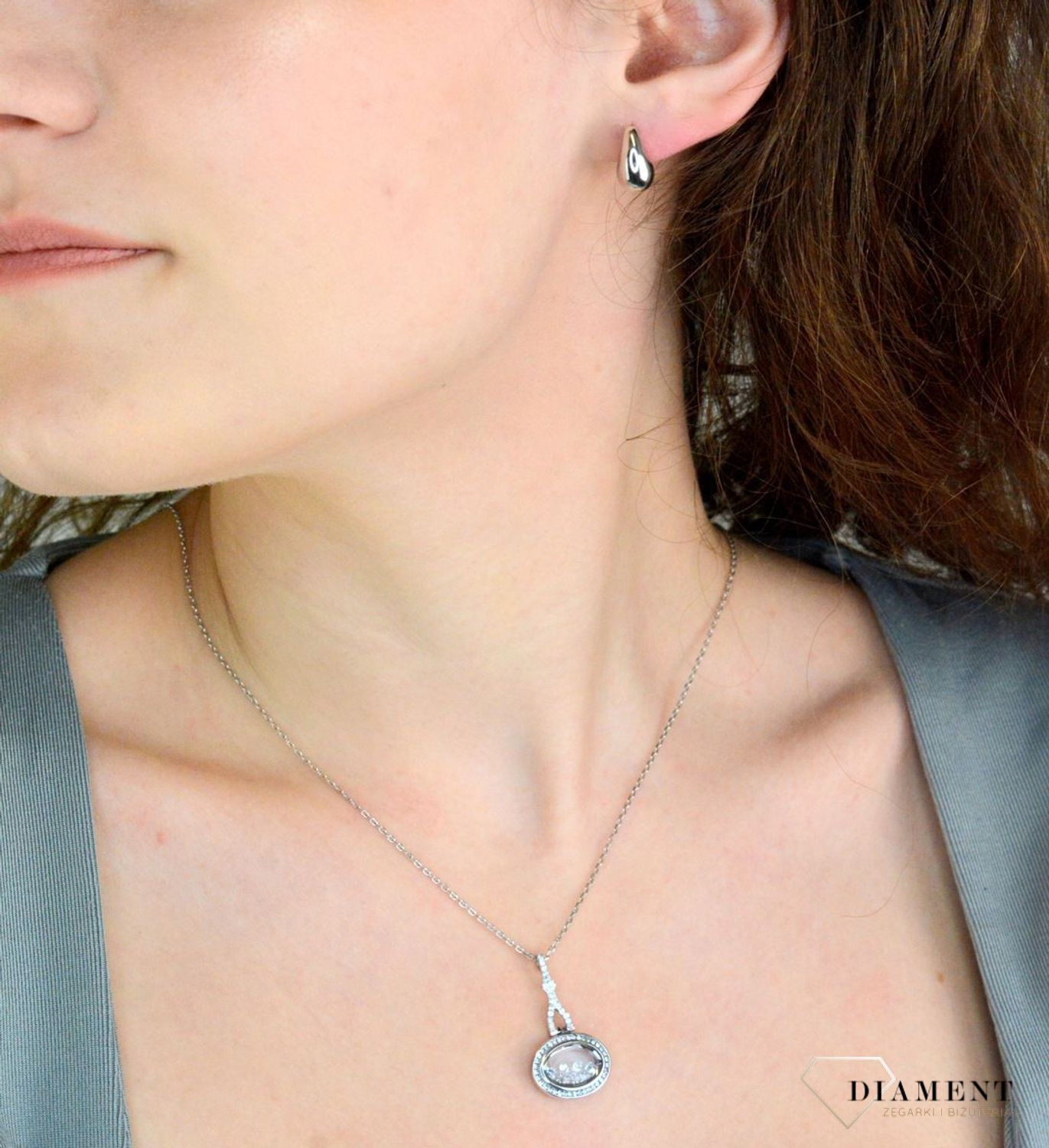 Kolczyki srebrne łezki pr 925, DIA-KLC-12195-925  Srebrne kolczyki zostały wykonane z najwyższej jakości srebra próby 925. Idealny prezent dla każdej kobiety. Srebrne kolczyki posiadają bardzo wygodne1.jpg