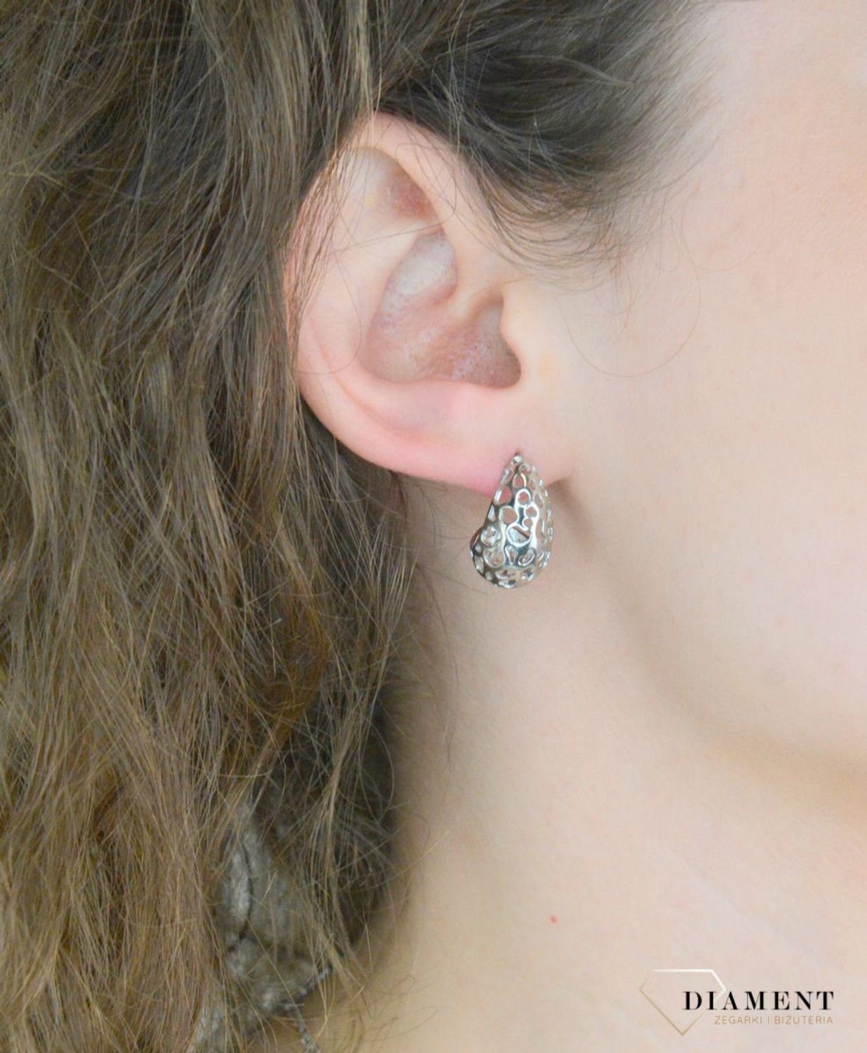 Kolczyki srebrne ażurowe łezki pr 925, DIA-KLC-12196-925 Srebrne kolczyki łezki zostały wykonane z najwyższej jakości srebra próby 925, ozdobione ażurem. Idealny prezent dla każdej kobiety.1.jpg