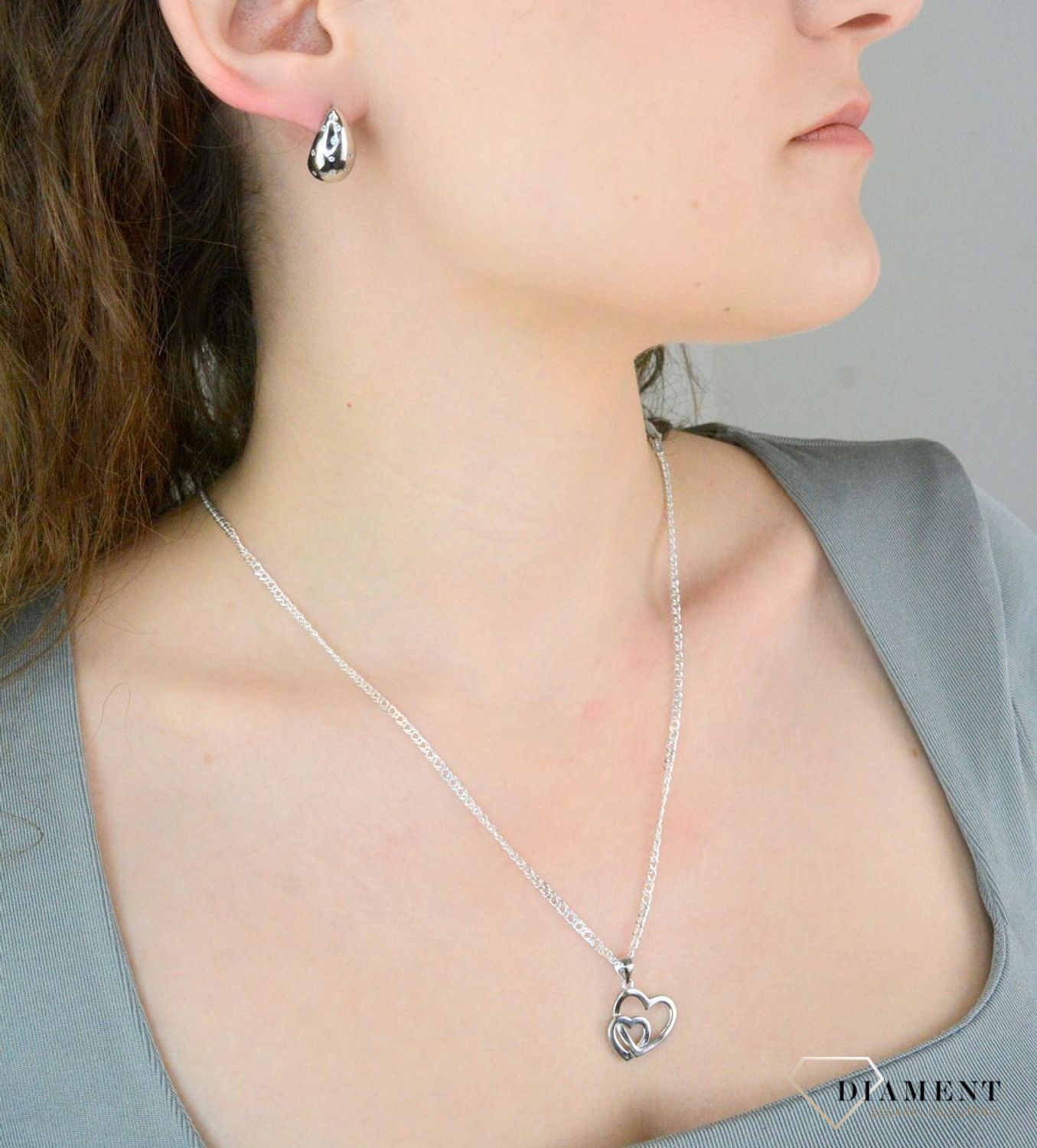 Kolczyki srebrne łezki z cyrkonią pr 925, DIA-KLC-12198-925 Srebrne kolczyki łezki zostały wykonane z najwyższej jakości srebra próby 925, ozdobione cyrkoniami. Idealny prezent dla każdej kobiety. 1.jpg