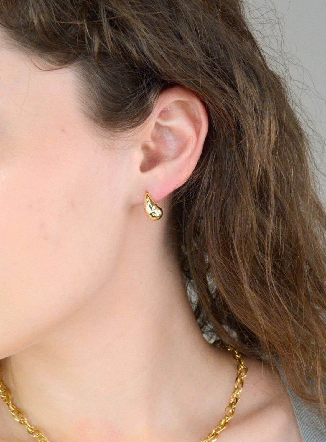 Kolczyki srebrne pozłacane łezki z cyrkoniami pr 925, DIA-KLC-12198Z-925 Srebrne kolczyki zostały wykonane z najwyższej jakości srebra próby 925, ozdobione cyrkoniami. Idealny prezent dla każdej1.jpg