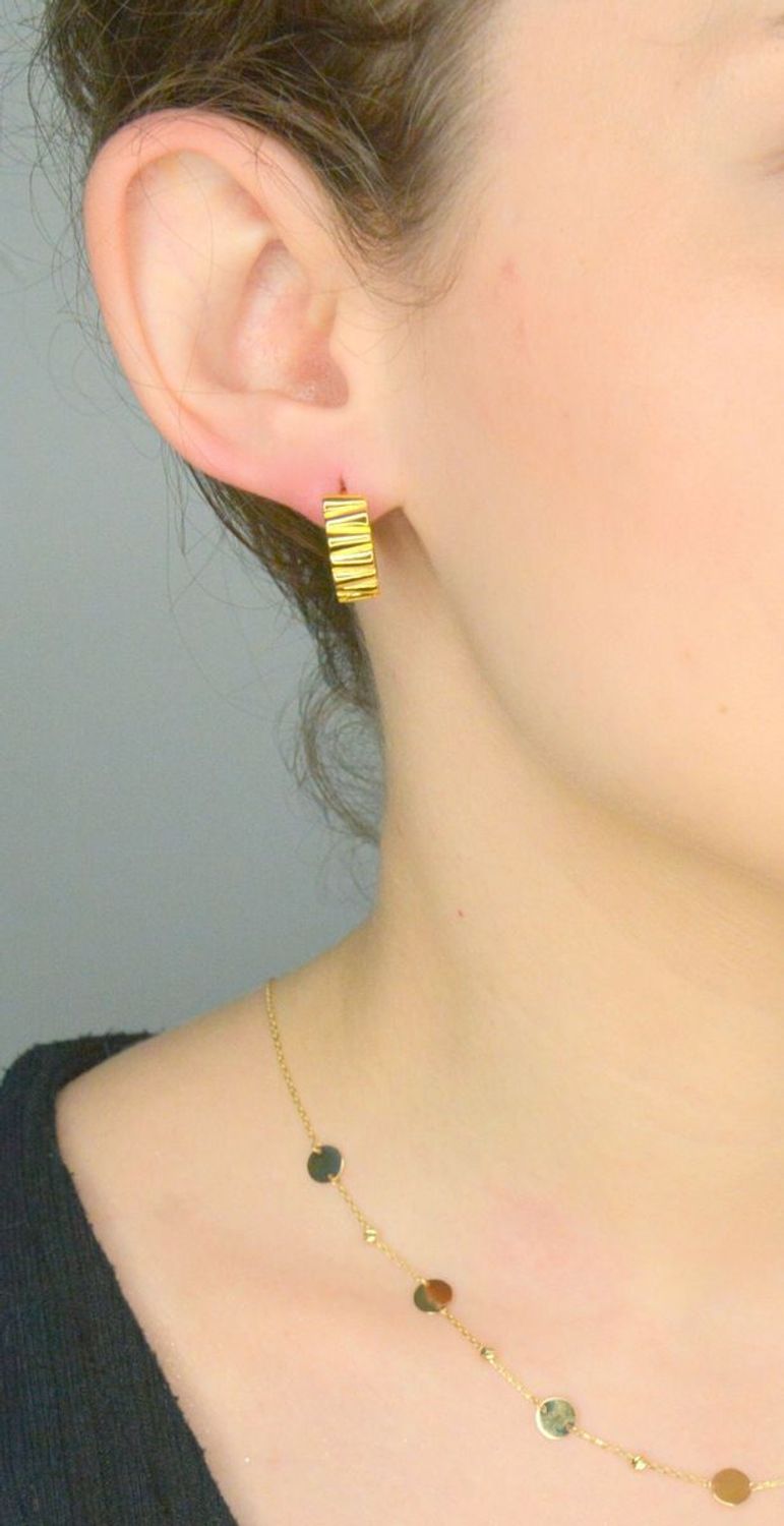 Srebrne kolczyki damskie 925 kółka pozłacane na zatrzask DIA-KLC-12199Z-925. Srebrne kolczyki damskie. Klasyczne srebrne kółka. Kolczyki srebrne pokryte złotem. Kolczyki damskie na prezent.1.jpg