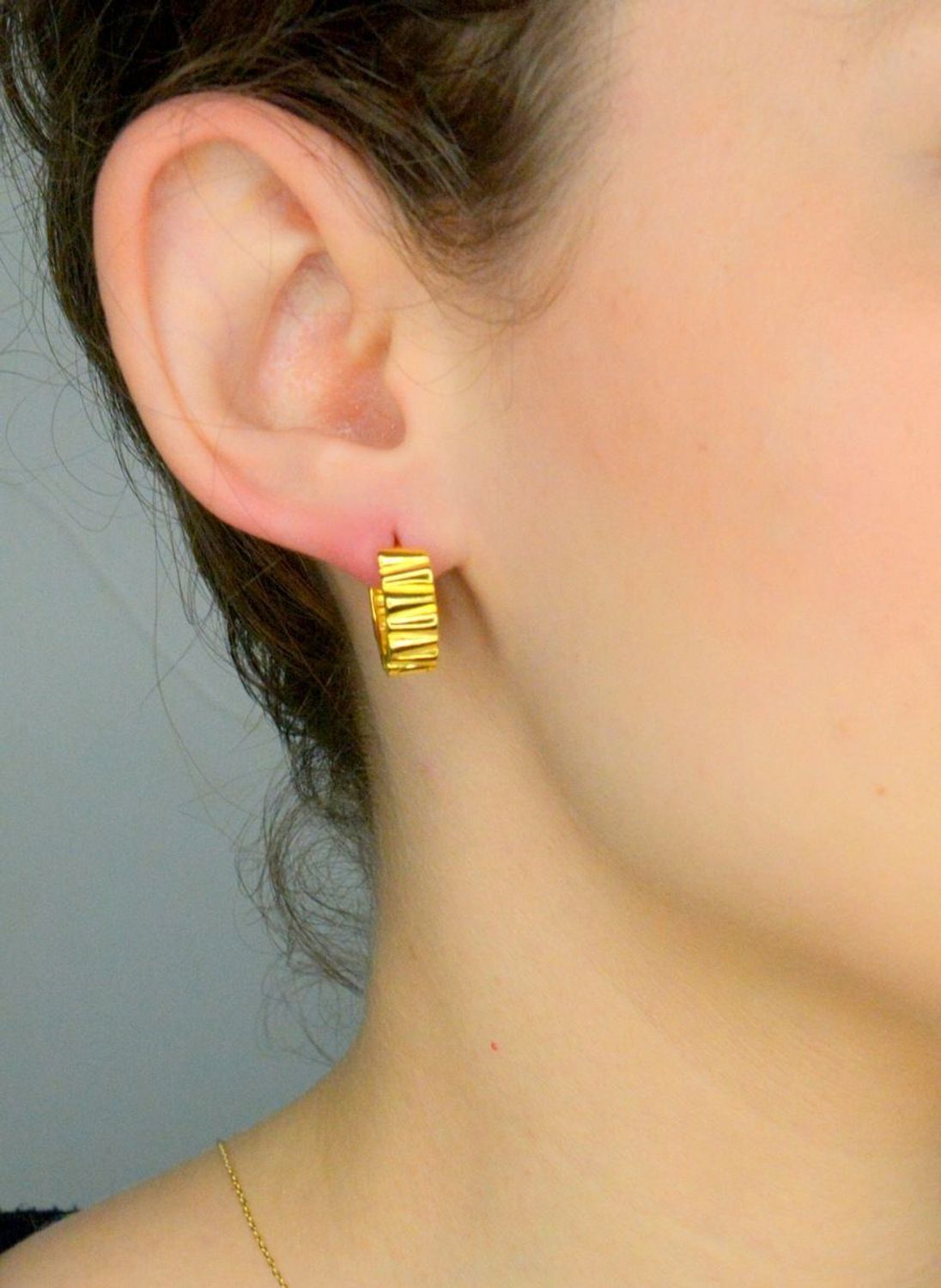 Srebrne kolczyki damskie 925 kółka pozłacane na zatrzask DIA-KLC-12199Z-925. Srebrne kolczyki damskie. Klasyczne srebrne kółka. Kolczyki srebrne pokryte złotem. Kolczyki damskie na prezent.1.jpg