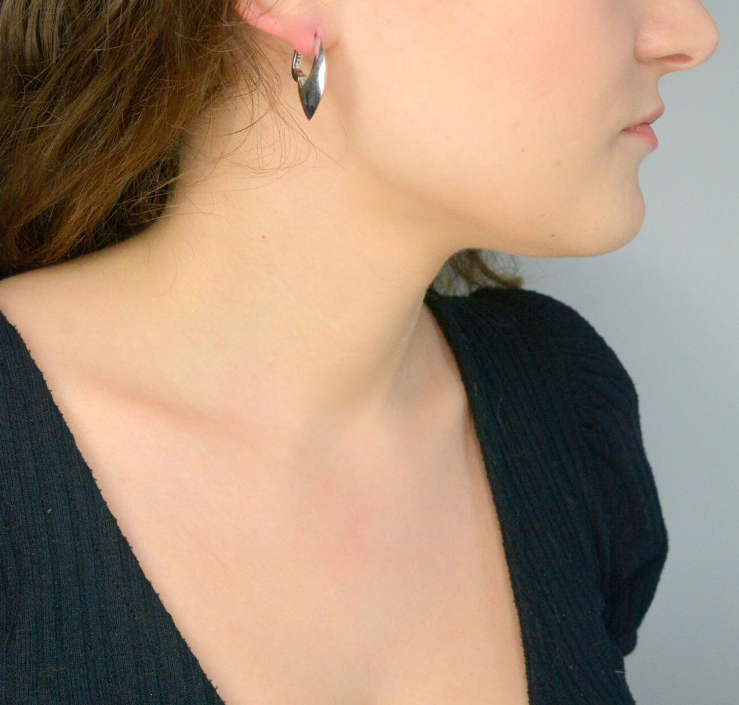 Srebrne kolczyki damskie 925 angielskie o nieregularnym kształcie DIA-KLC-12202-925. Srebrne kolczyki damskie. Kolczyki srebrne angielskie. Srebrne kolczyki gładkie. Kolczyki srebrne na prezent.1.jpg