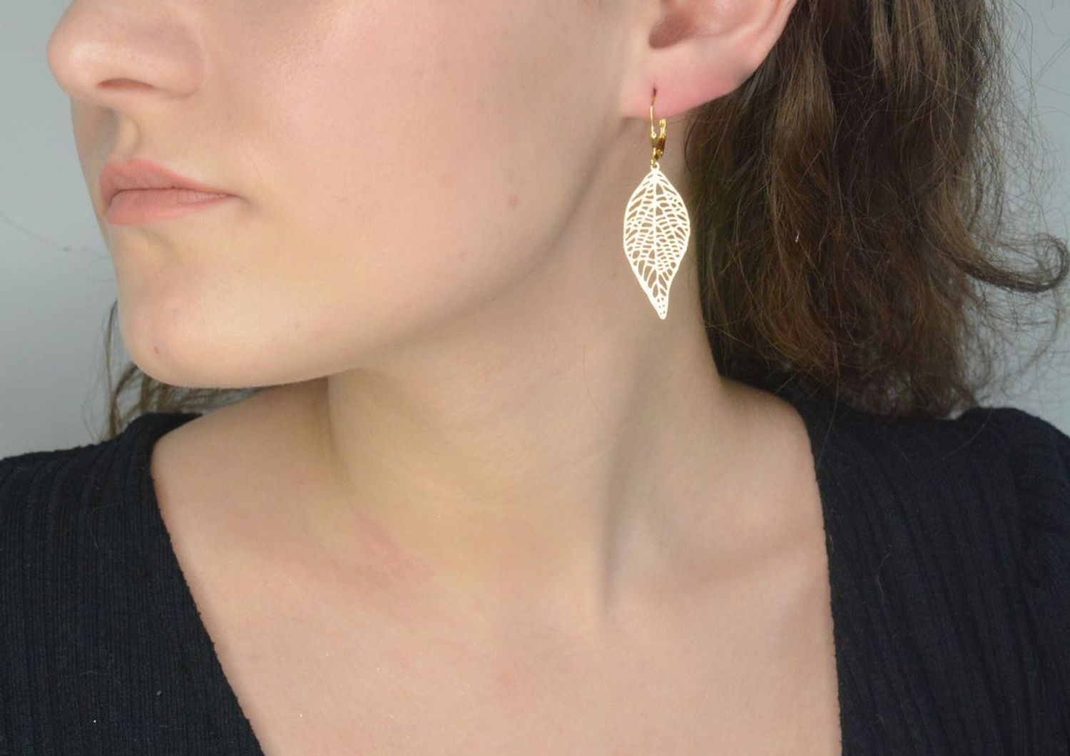 Srebrne kolczyki damskie 925 pozłacane wiszące liście ażurowe DIA-KLC-12208Z-925.  Srebrne kolczyki damskie. Kolczyki srebrne angielskie. Srebrne pozłacane kolczyki wiszące. Kolczyki srebrne na prezent. 1.jpg