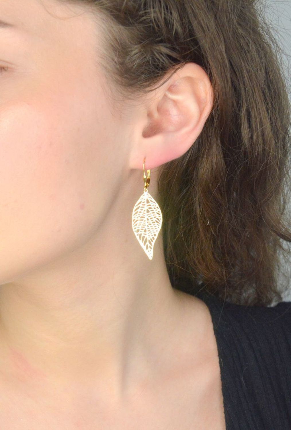 Srebrne kolczyki damskie 925 pozłacane wiszące liście ażurowe DIA-KLC-12208Z-925.  Srebrne kolczyki damskie. Kolczyki srebrne angielskie. Srebrne pozłacane kolczyki wiszące. Kolczyki srebrne na prezent. 1.jpg