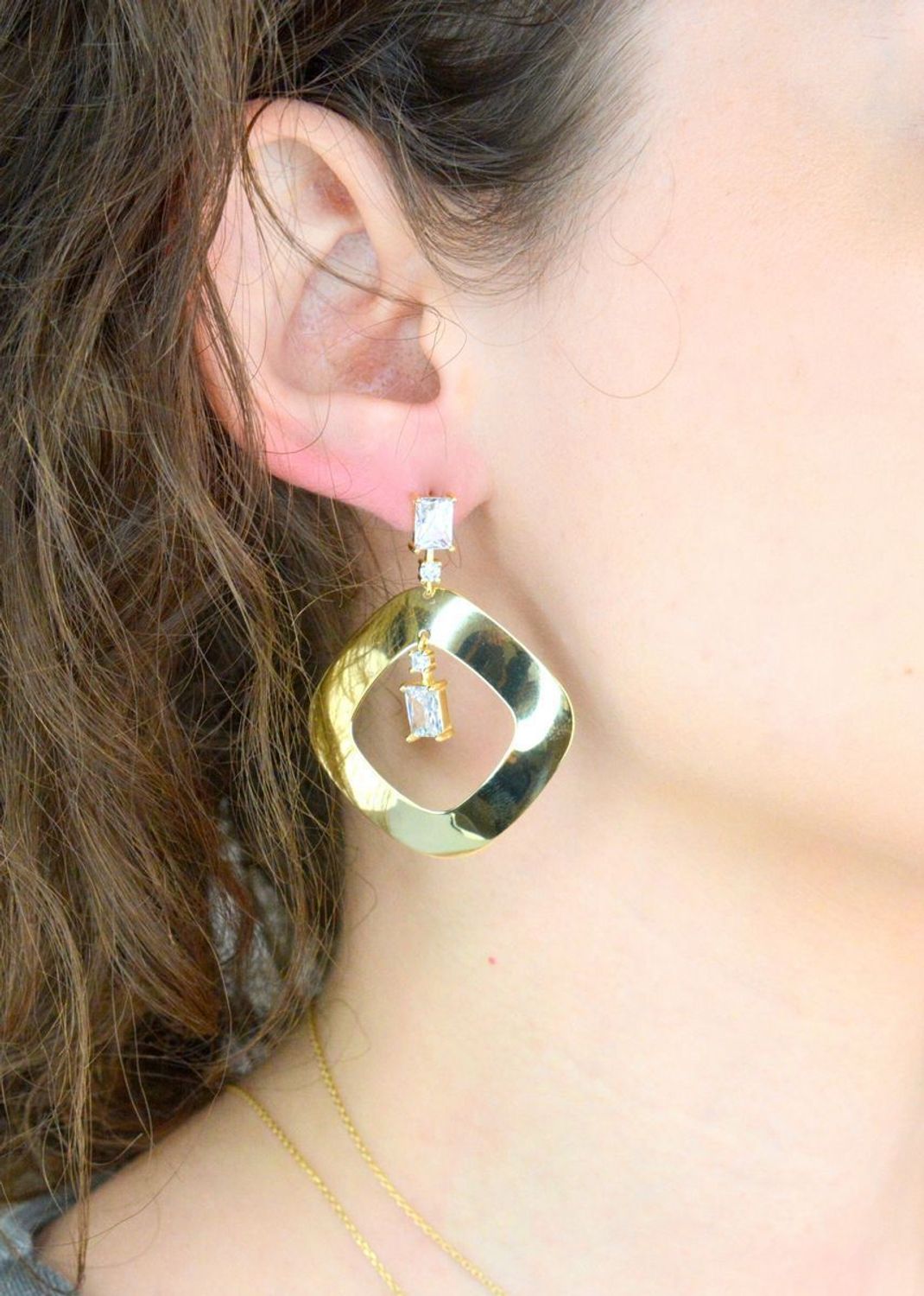 Kolczyki srebrne długie pr 925, DIA-KLC-12213Z-925 Srebrne długie kolczyki zostały wykonane z najwyższej jakości srebra próby 925, ozdobione cyrkonią Idealny prezent dla każdej kobiety.1.jpg