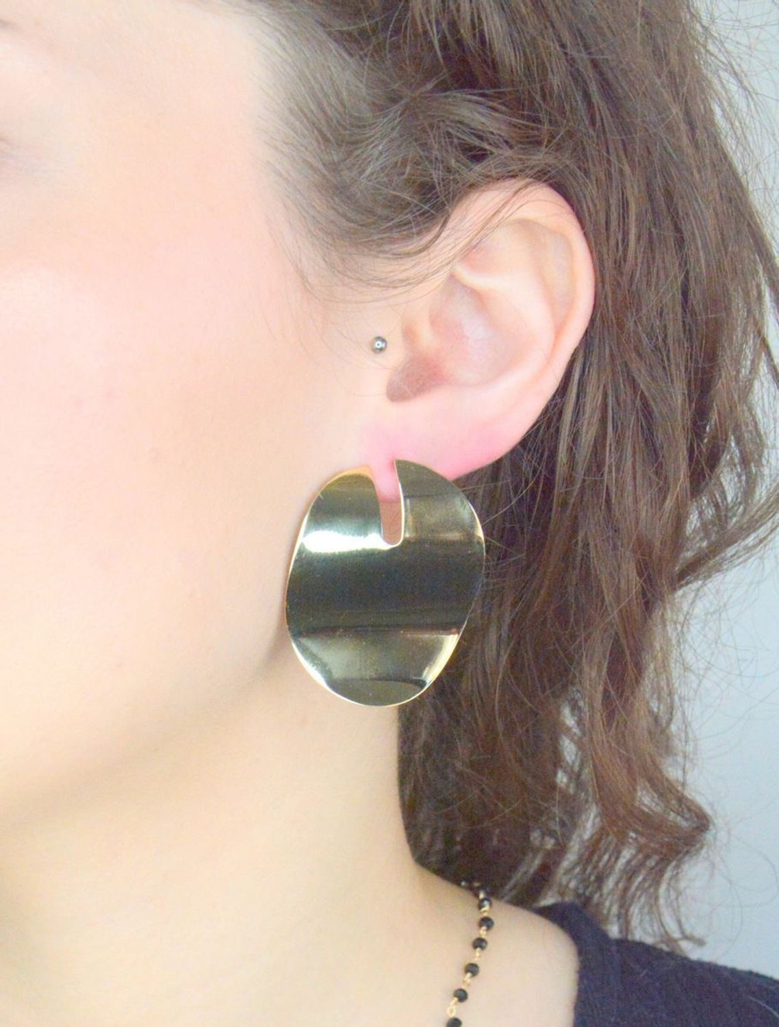 Kolczyki srebrne duże owalne blaszki pr 925, DIA-KLC-12215Z-925 Srebrne kolczyki zostały wykonane z najwyższej jakości srebra próby 925. Idealny prezent dla każdej kobiety1.jpg