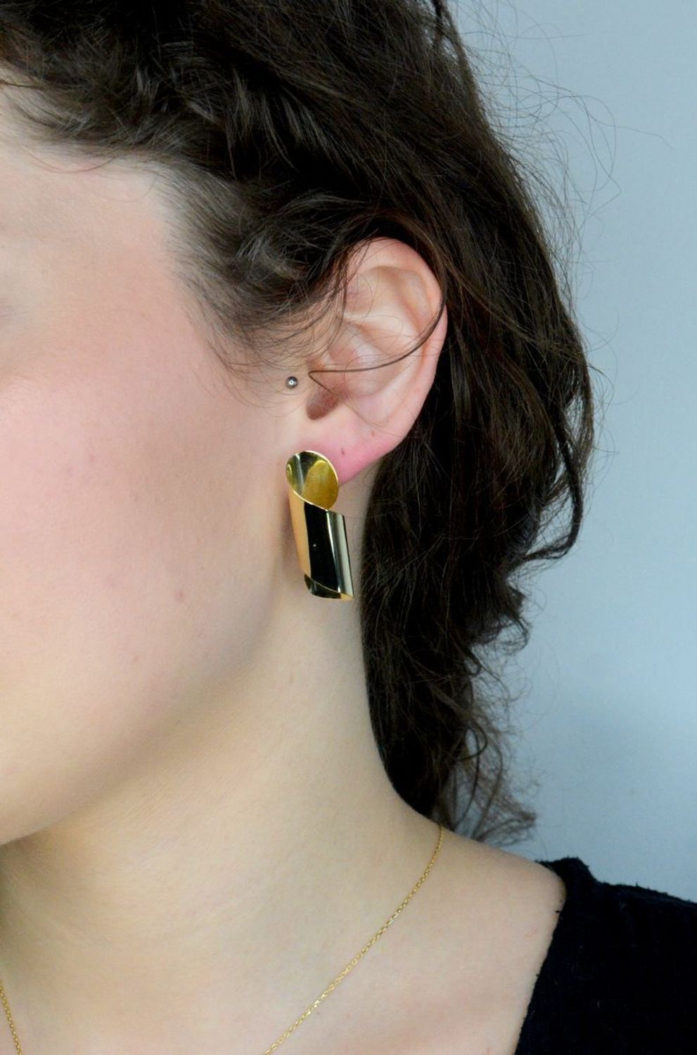 Kolczyki srebrne pozłacane rurki pr 925, DIA-KLC-12217Z-925  Srebrne kolczyki zostały wykonane z najwyższej jakości srebra próby 925. Idealny prezent dla każdej kobiety. 1.jpg