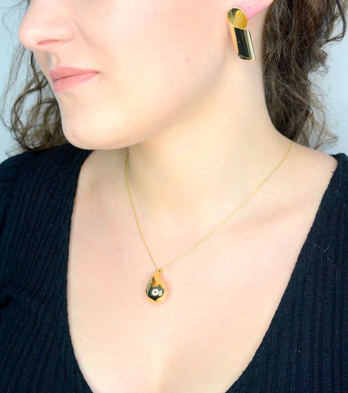 Kolczyki srebrne pozłacane rurki pr 925, DIA-KLC-12217Z-925  Srebrne kolczyki zostały wykonane z najwyższej jakości srebra próby 925. Idealny prezent dla każdej kobiety. 1.jpg