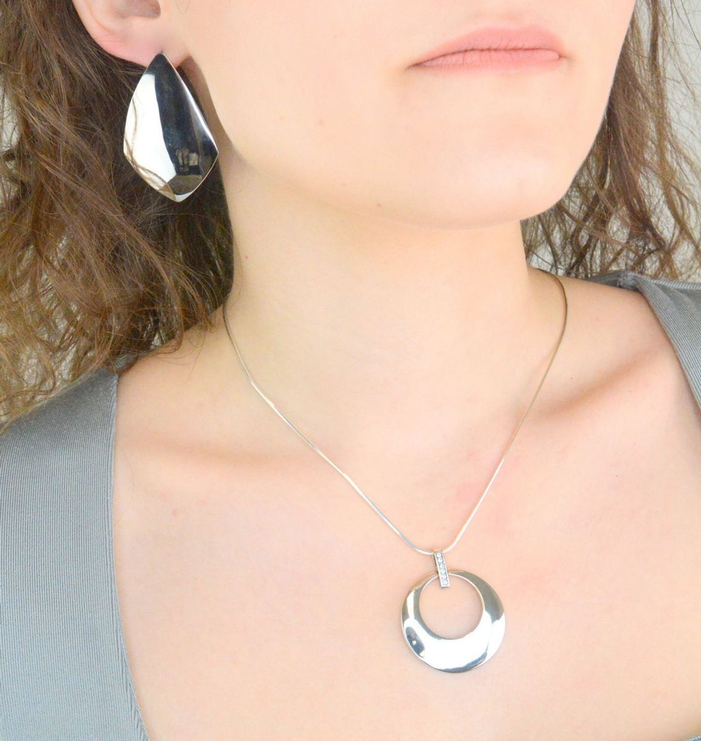 Kolczyki srebrne wiszące duże romby pr 925, DIA-KLC-12220-925 Srebrne kolczyki zostały wykonane z najwyższej jakości srebra próby 925. Idealny prezent dla każdej kobiety. Srebrne kolczyki1.jpg