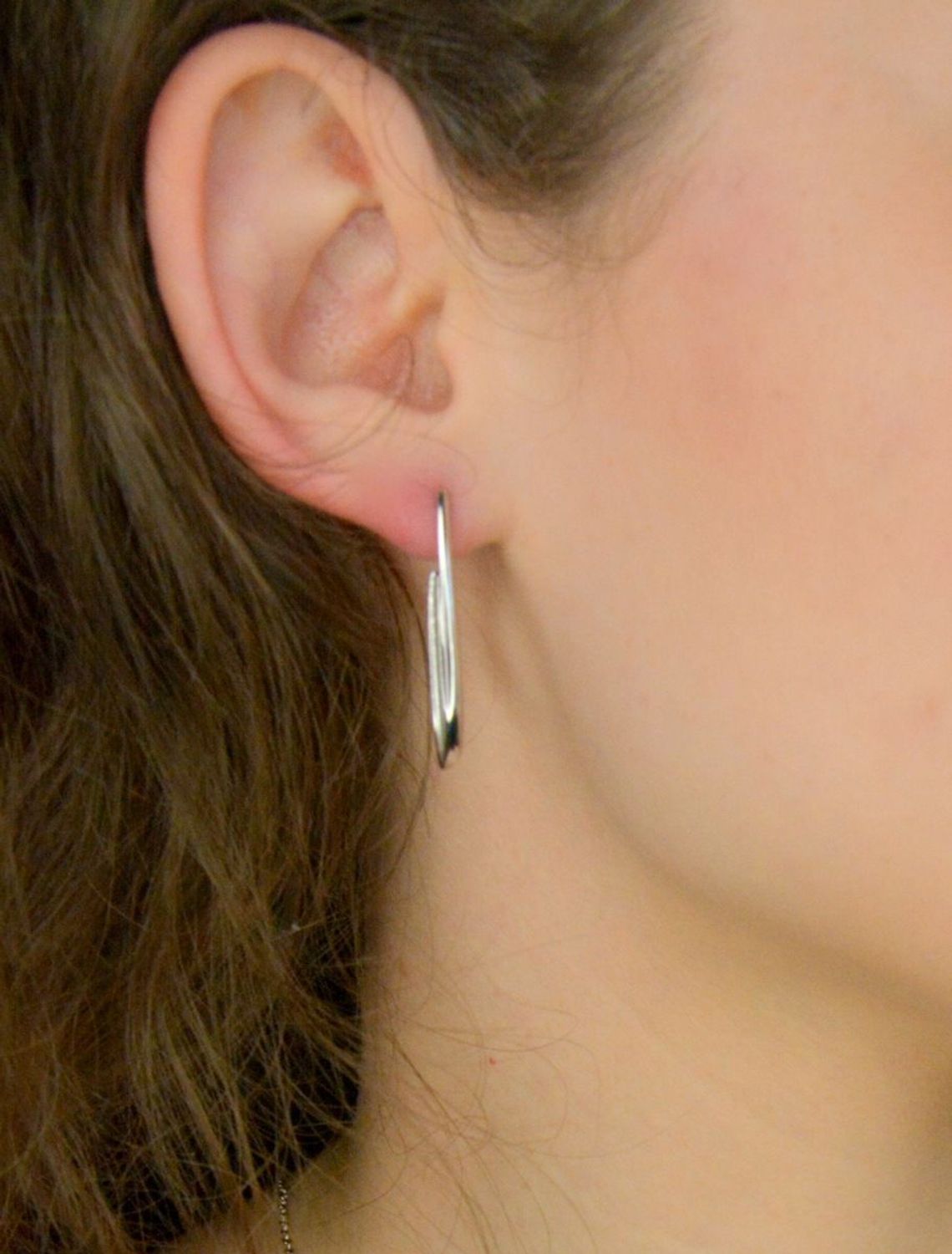 Kolczyki wiszące srebrne próba 925, DIA-KLC-12221-925 Srebrne kolczyki zostały wykonane z najwyższej jakości srebra próby 925. Idealny prezent dla każdej kobiety. Srebrne kolczyki posiadają bardzo1.jpg