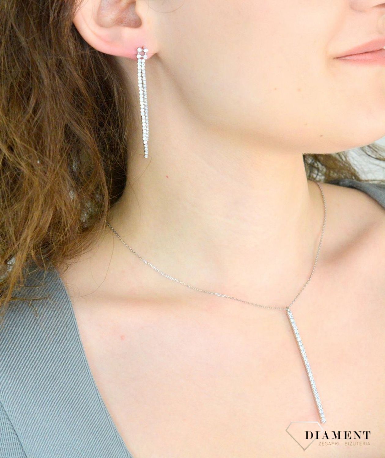 Kolczyki srebrne wiszące z cyrkoniami pr 925, DIA-KLC-12223-925 Srebrne kolczyki zostały wykonane z najwyższej jakości srebra próby 925, ozdobione białą cyrkonią. Idealny prezent dla każdej kobiety1.jpg