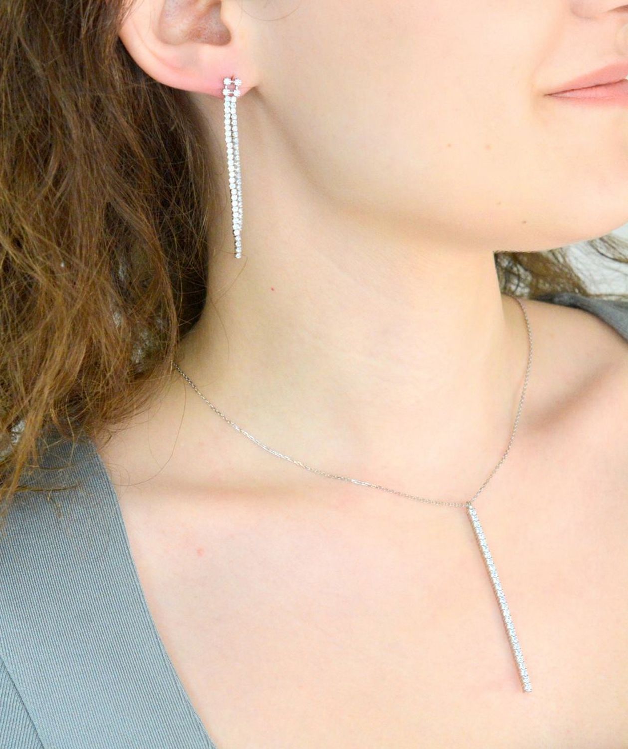 Kolczyki srebrne wiszące z cyrkoniami pr 925, DIA-KLC-12223-925 Srebrne kolczyki zostały wykonane z najwyższej jakości srebra próby 925, ozdobione białą cyrkonią. Idealny prezent dla każdej kobiety1.jpg