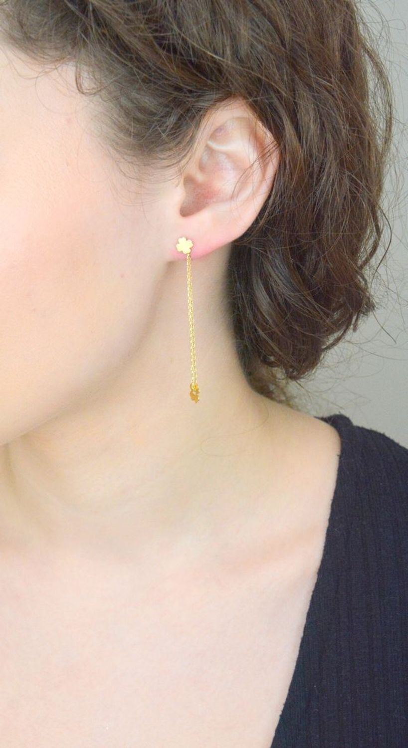 Kolczyki złote damska koniczynka na łańcuszku 585, DIA-KLC-1224-585. Wiszące kolczyki złote zachwycają swoim wyglądem poprzez ozdobne koniczynki. Kolczyki mają kształt koniczynki, które po 1.jpg