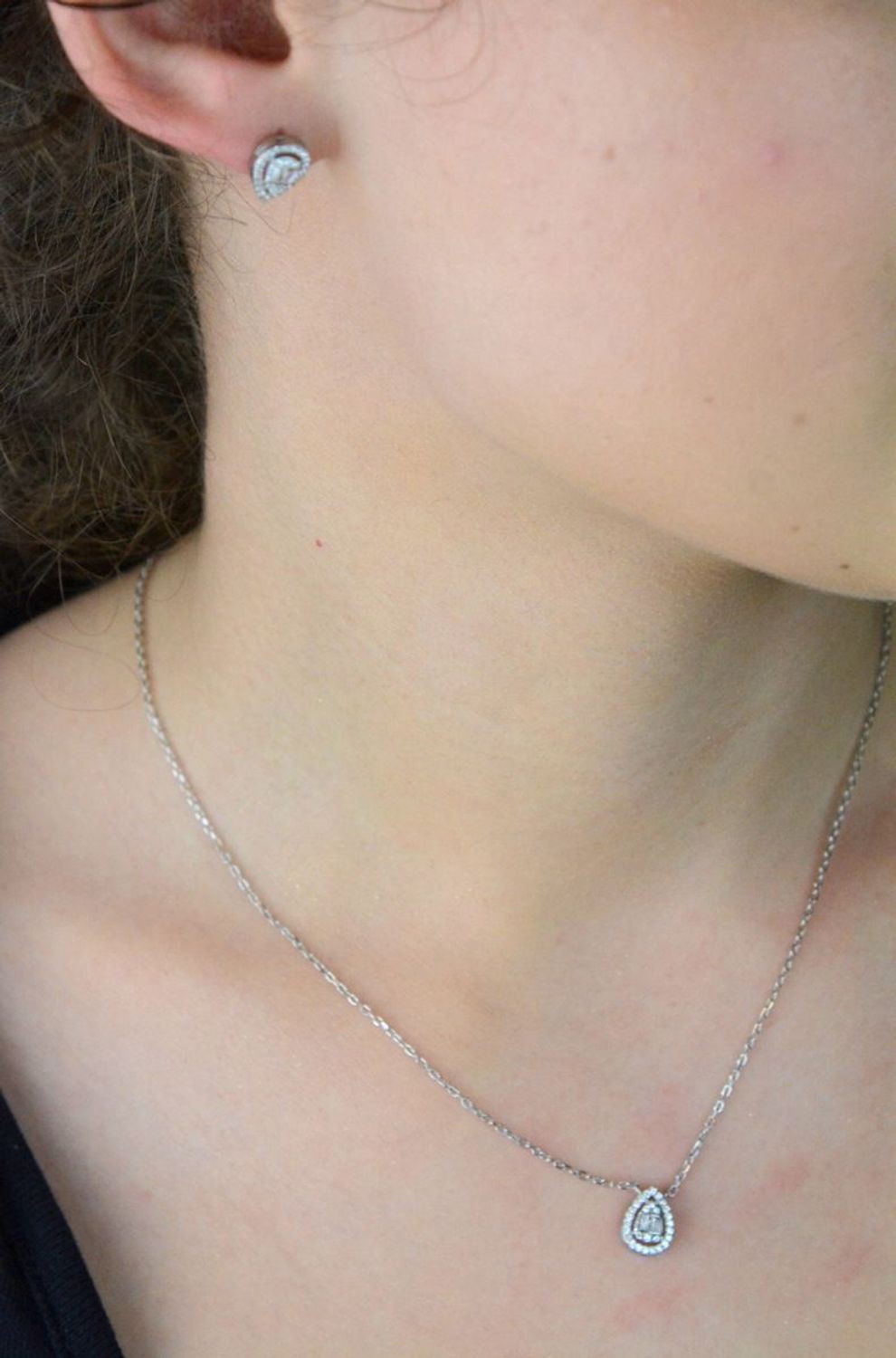 Srebrne kolczyki damskie 925 łezki z cyrkonią na sztyft DIA-KLC-12254-925.jpg