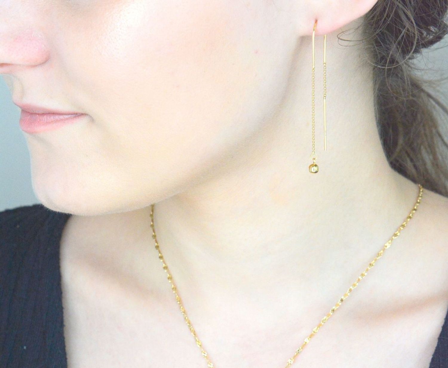 Kolczyki złote przeciągane łańcuszek z kulką próba 585 DIA-KLC-1226-585. Kolczyki wiszące złote. Kolczyki złote łańcuszki. Kolczyki złote przeciągane. Złote kolczyki dla kobiety. Kolczyki 1.jpg