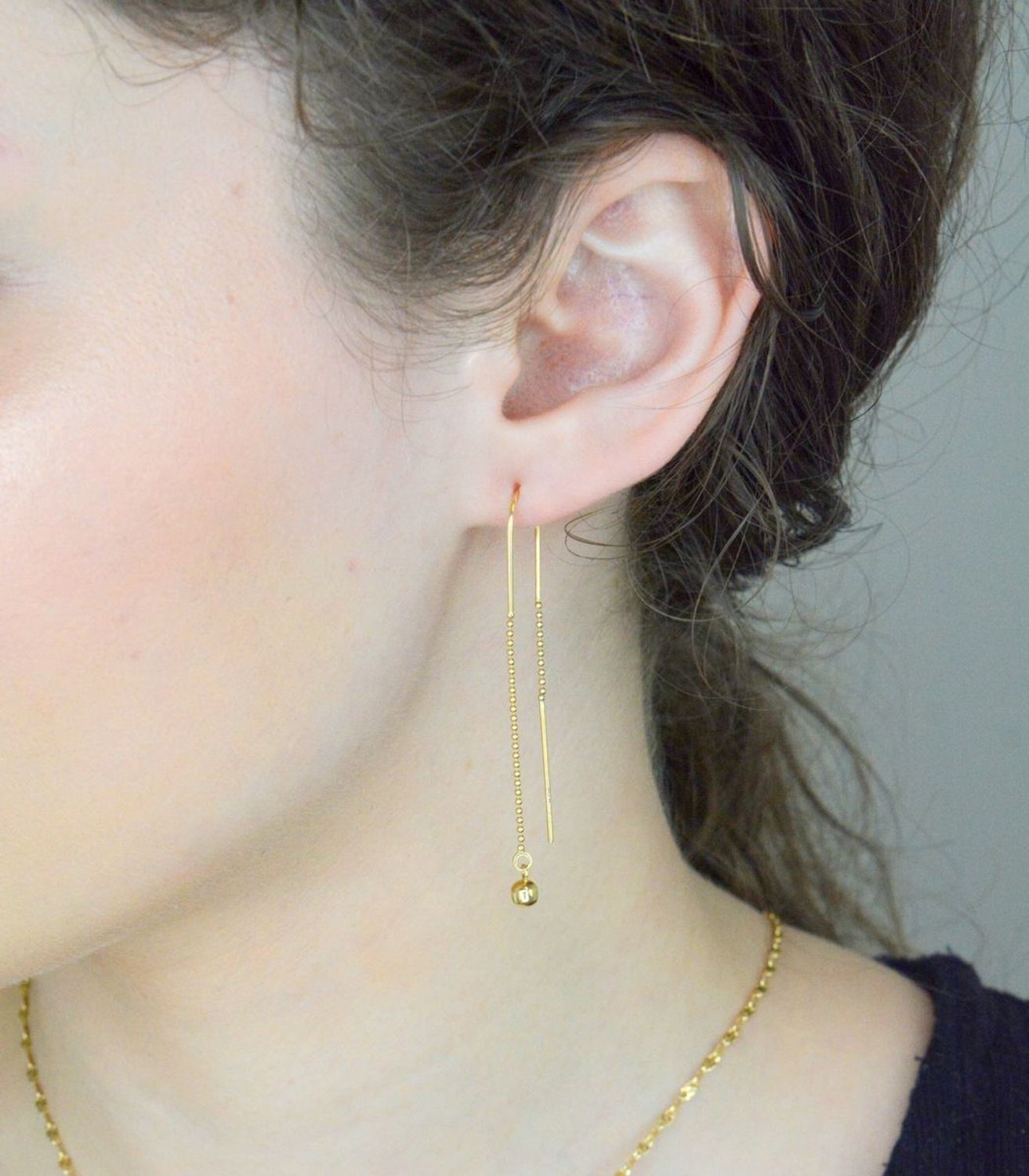 Kolczyki złote przeciągane łańcuszek z kulką próba 585 DIA-KLC-1226-585. Kolczyki wiszące złote. Kolczyki złote łańcuszki. Kolczyki złote przeciągane. Złote kolczyki dla kobiety. Kolczyki 1.jpg