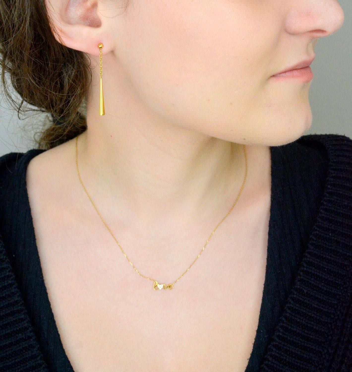 Złote kolczyki wiszące Apart długa tuba na łańcuszku z kulką 585DIA-KLC-1227-585. Złote kolczyki o gładkiej powierzchni. Kunsztownie wykonane złotych kolczyków to idealny prezent dla każdej 1.jpg