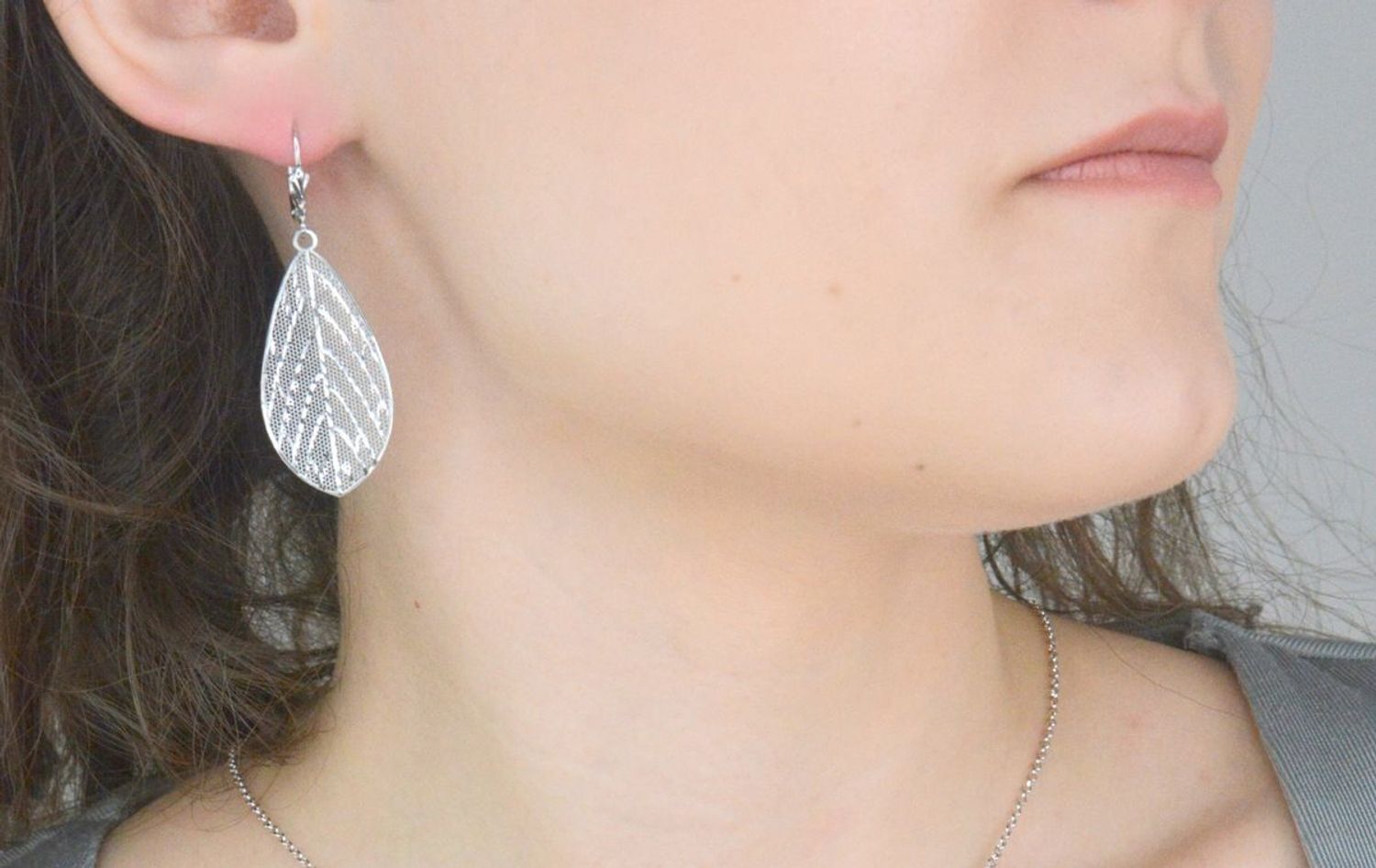 Kolczyki srebrne wiszące próba 925, liść DIA-KLC-12372-925 Srebrne kolczyki zostały wykonane z najwyższej jakości srebra próby 925. Kolczyki wiszące, klasyczne ozdobione liściem. Idealny prezent dla każdej kobiety..jpg