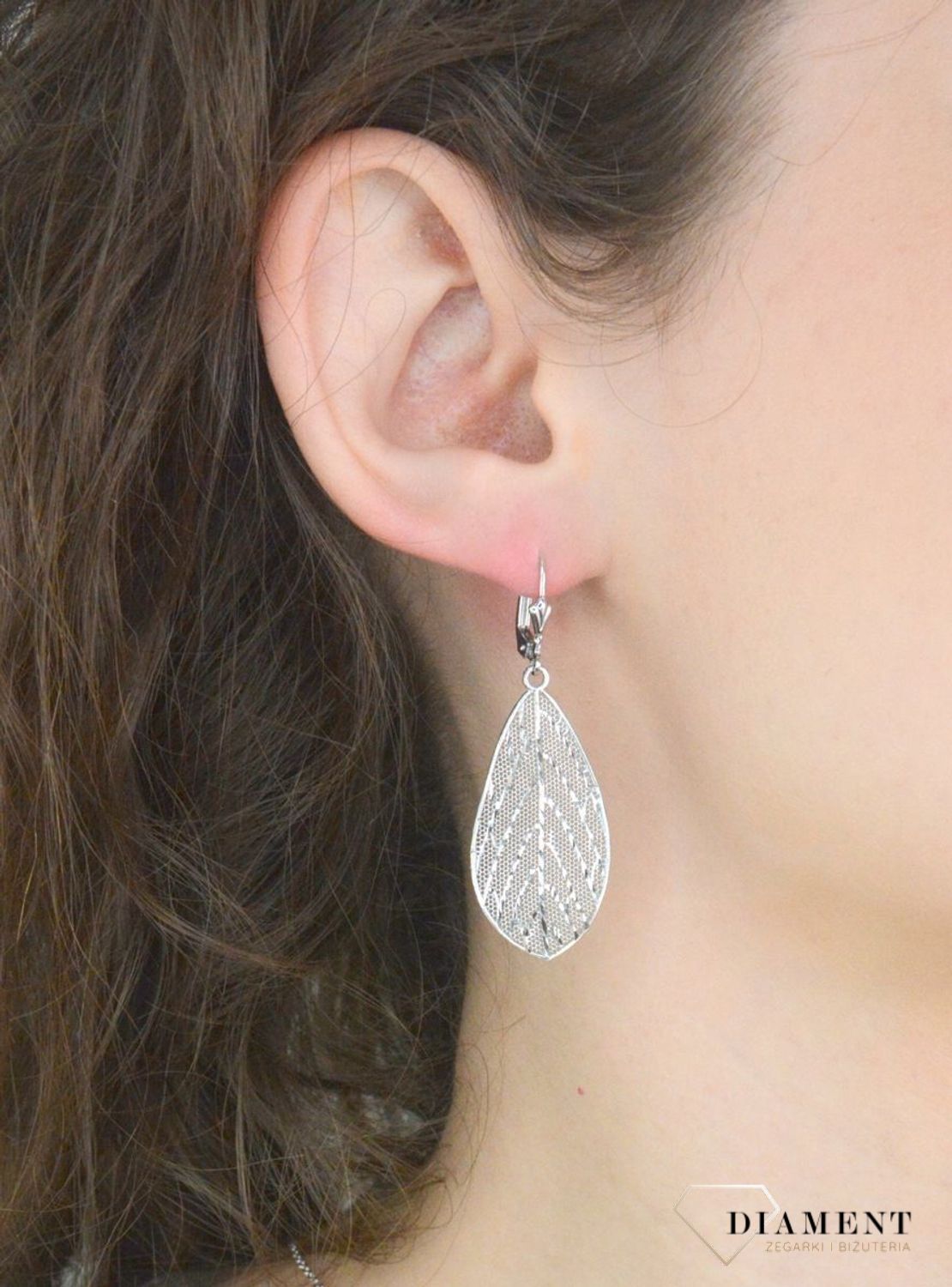 Kolczyki srebrne wiszące próba 925, liść DIA-KLC-12372-925 Srebrne kolczyki zostały wykonane z najwyższej jakości srebra próby 925. Kolczyki wiszące, klasyczne ozdobione liściem. Idealny prezent dla każdej kobiety..jpg