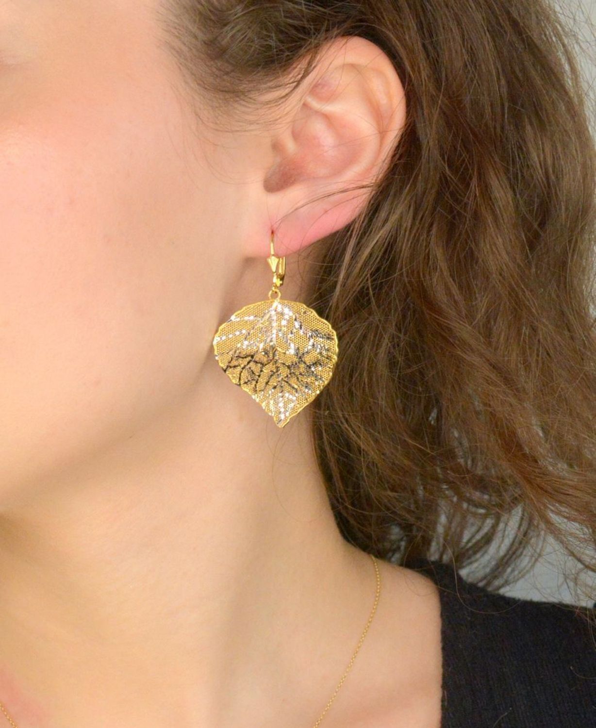 Srebrne kolczyki damskie 925 pozłacane wiszące liście z siateczki  DIA-KLC-12373Z-925. Srebrne kolczyki damskie. Kolczyki srebrne angielskie. Srebrne pozłacane kolczyki wiszące. 1.jpg