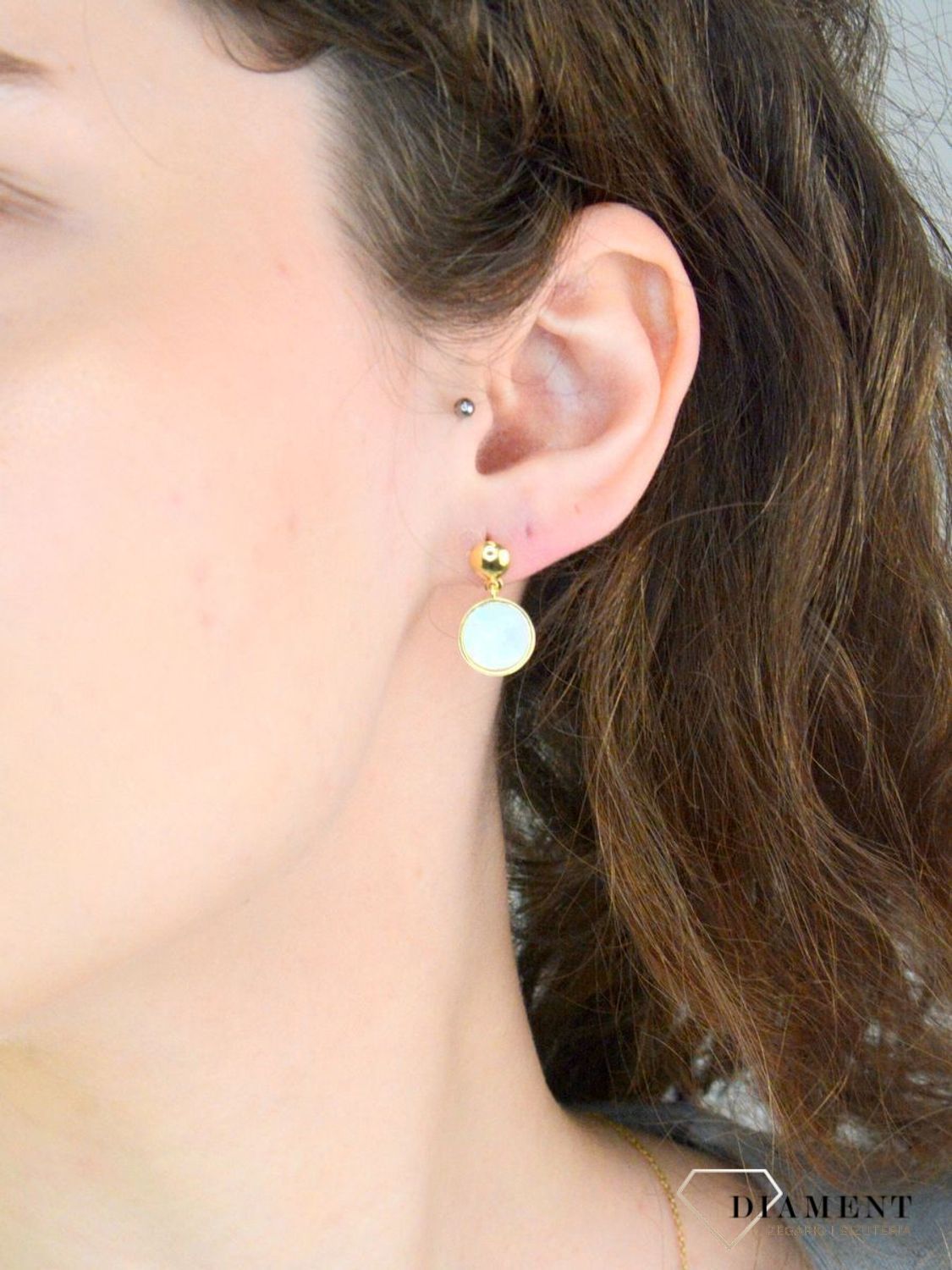 Kolczyki srebrne wiszące z masą perłową pr 925, DIA-KLC-12379-925 Srebrne kolczyki wiszące z masą perłową, zostały wykonane z najwyższej jakości srebra próby 925. Idealny prezent dla każdej kobiety1.jpg