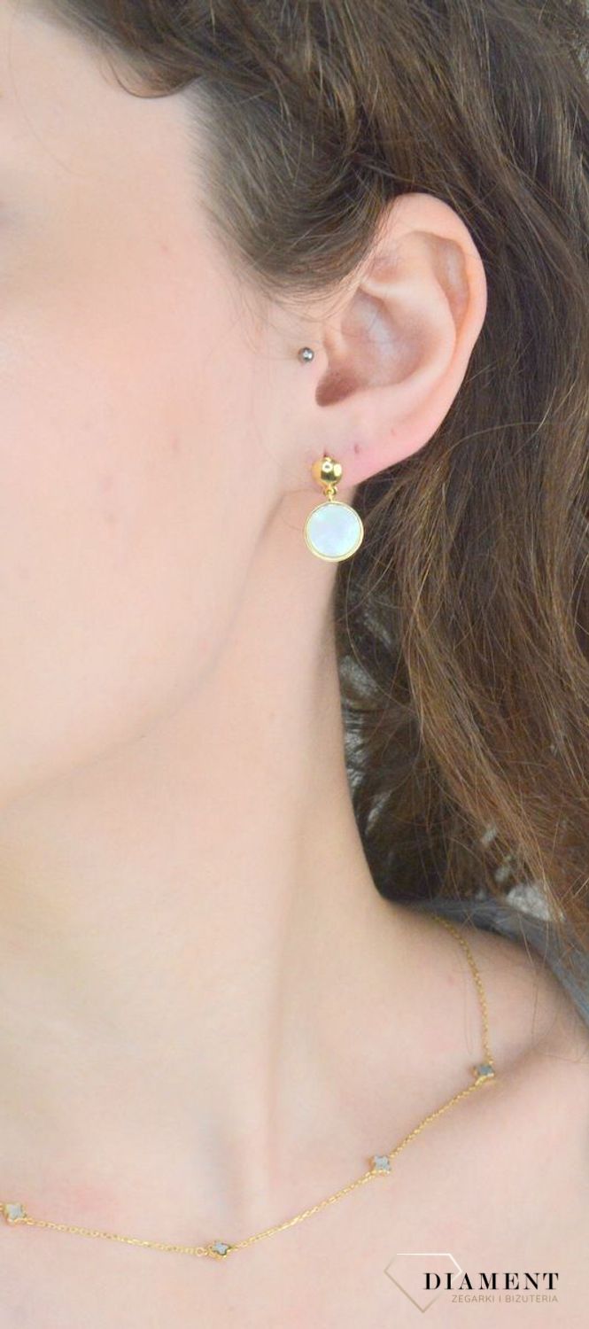 Kolczyki srebrne wiszące z masą perłową pr 925, DIA-KLC-12379-925 Srebrne kolczyki wiszące z masą perłową, zostały wykonane z najwyższej jakości srebra próby 925. Idealny prezent dla każdej kobiety1.jpg