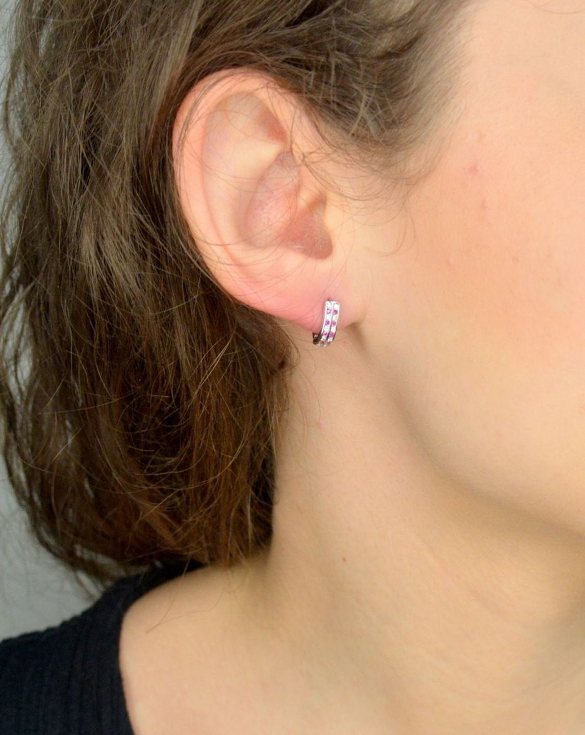 Srebrne kolczyki dziecięce 925 angielskie z różowymi cyrkoniami DIA-KLC-12405-925. Srebrne kolczyki damskie. Kolczyki srebrne angielskie. Srebrne kolczyki z cyrkonią. Kolczyki srebrne na prezent.1.jpg