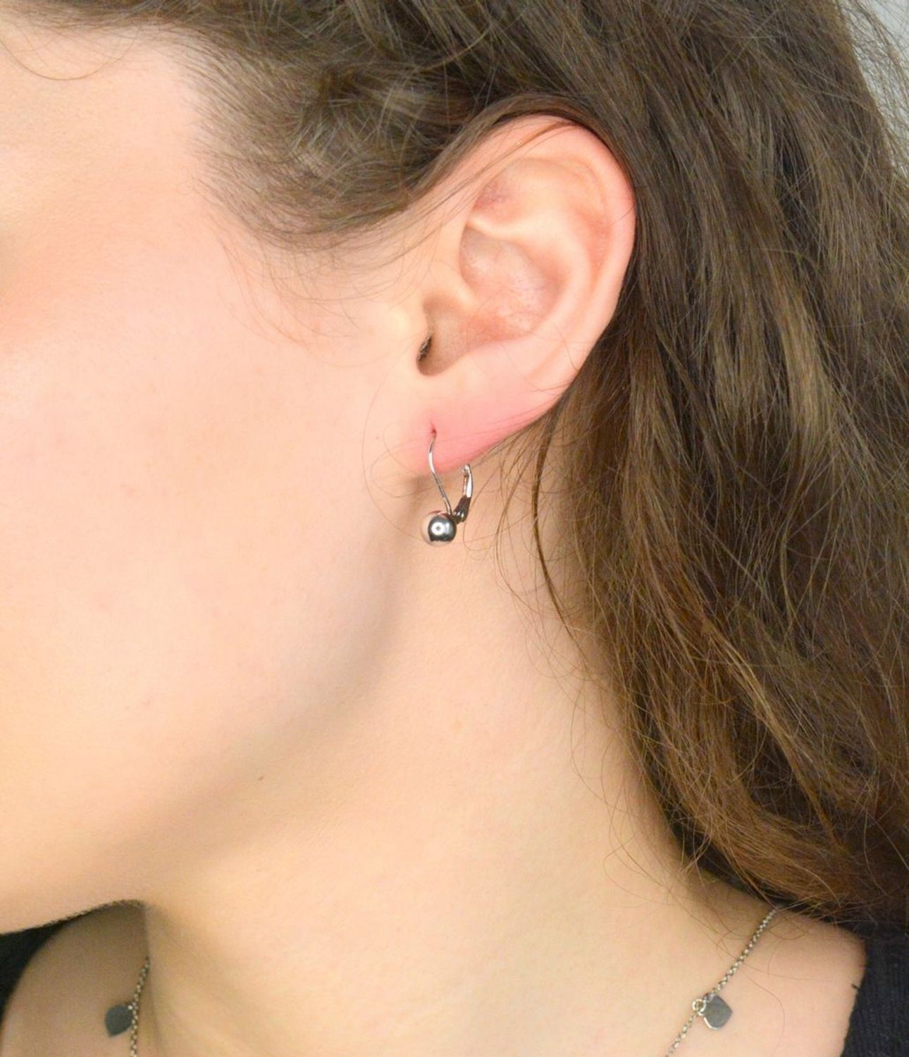 Srebrne kolczyki damskie 925 klasyczne z kuleczką DIA-KLC-12407-925. Srebrne kolczyki damskie. Kolczyki srebrne angielskie. Kolczyki srebrne na prezent. Kolczyki srebrne damskie z kulką.1.jpg