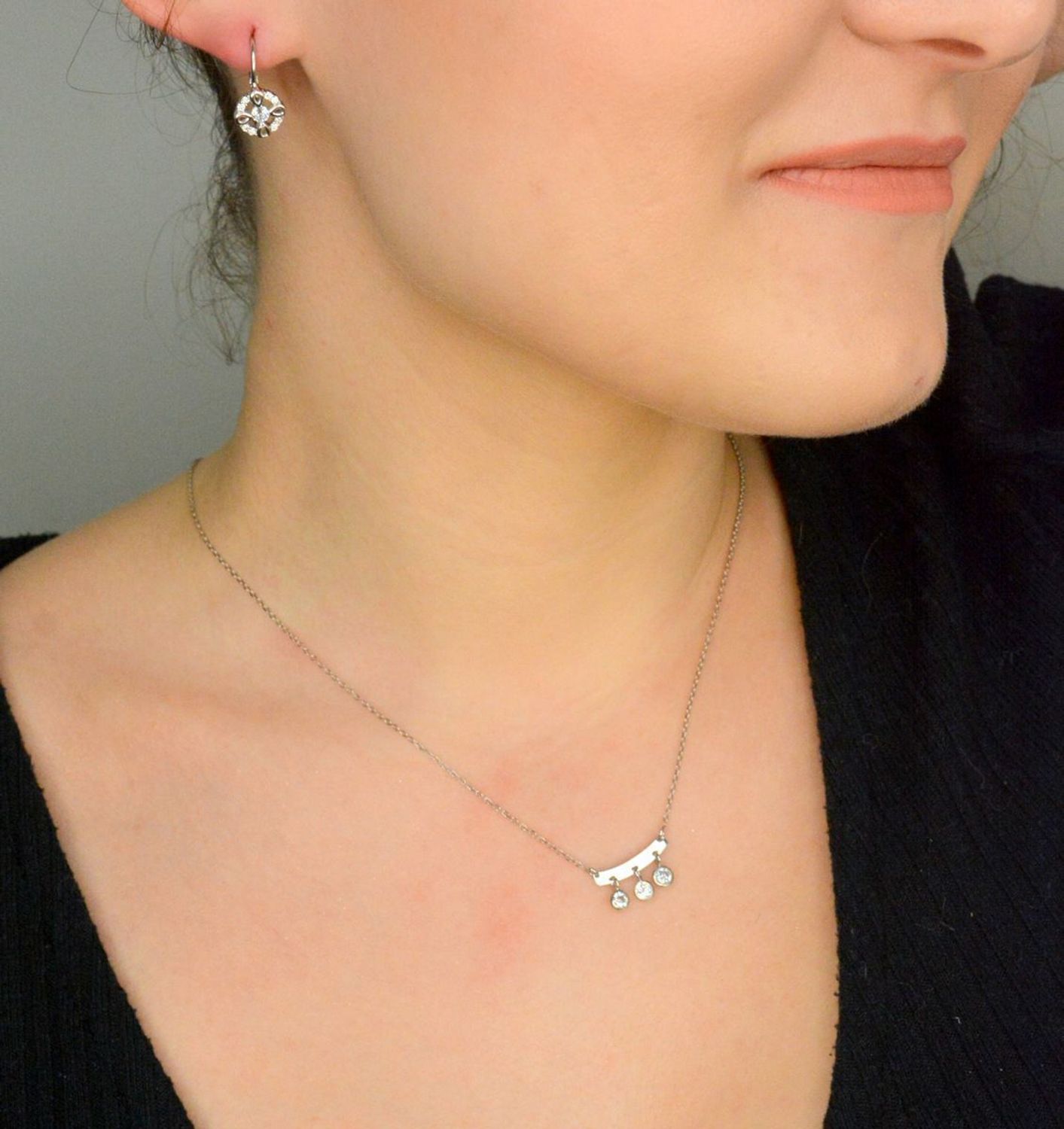 Srebrne kolczyki damskie 925 kwiatki z cyrkoniami DIA-KLC-12408-925. Srebrne kolczyki damskie. Kolczyki srebrne angielskie. Kolczyki srebrne na prezent. Kolczyki srebrne damskie z cyrkonią.1.jpg