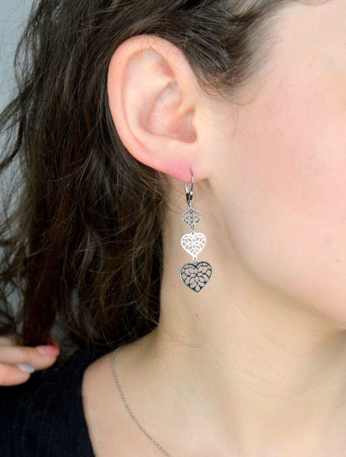 Srebrne kolczyki damskie 925 wiszące ażurowe serca DIA-KLC-12417-925. Srebrne kolczyki damskie. Kolczyki srebrne angielskie. Kolczyki srebrne na prezent. Kolczyki srebrne damskie serca.1.jpg