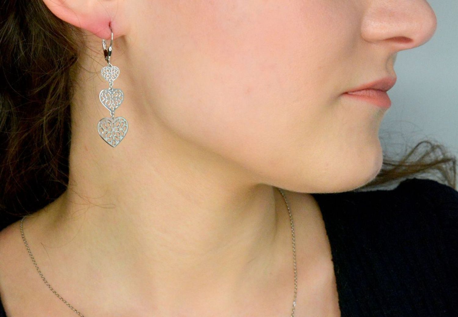 Srebrne kolczyki damskie 925 wiszące ażurowe serca DIA-KLC-12417-925. Srebrne kolczyki damskie. Kolczyki srebrne angielskie. Kolczyki srebrne na prezent. Kolczyki srebrne damskie serca.1.jpg