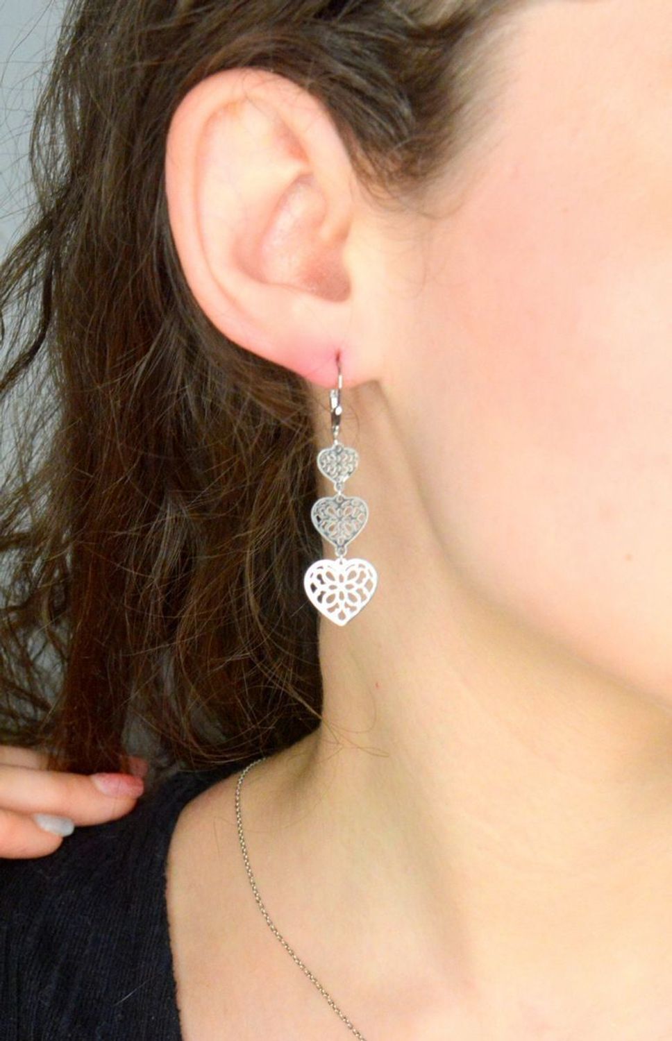 Srebrne kolczyki damskie 925 wiszące ażurowe serca DIA-KLC-12417-925. Srebrne kolczyki damskie. Kolczyki srebrne angielskie. Kolczyki srebrne na prezent. Kolczyki srebrne damskie serca.1.jpg