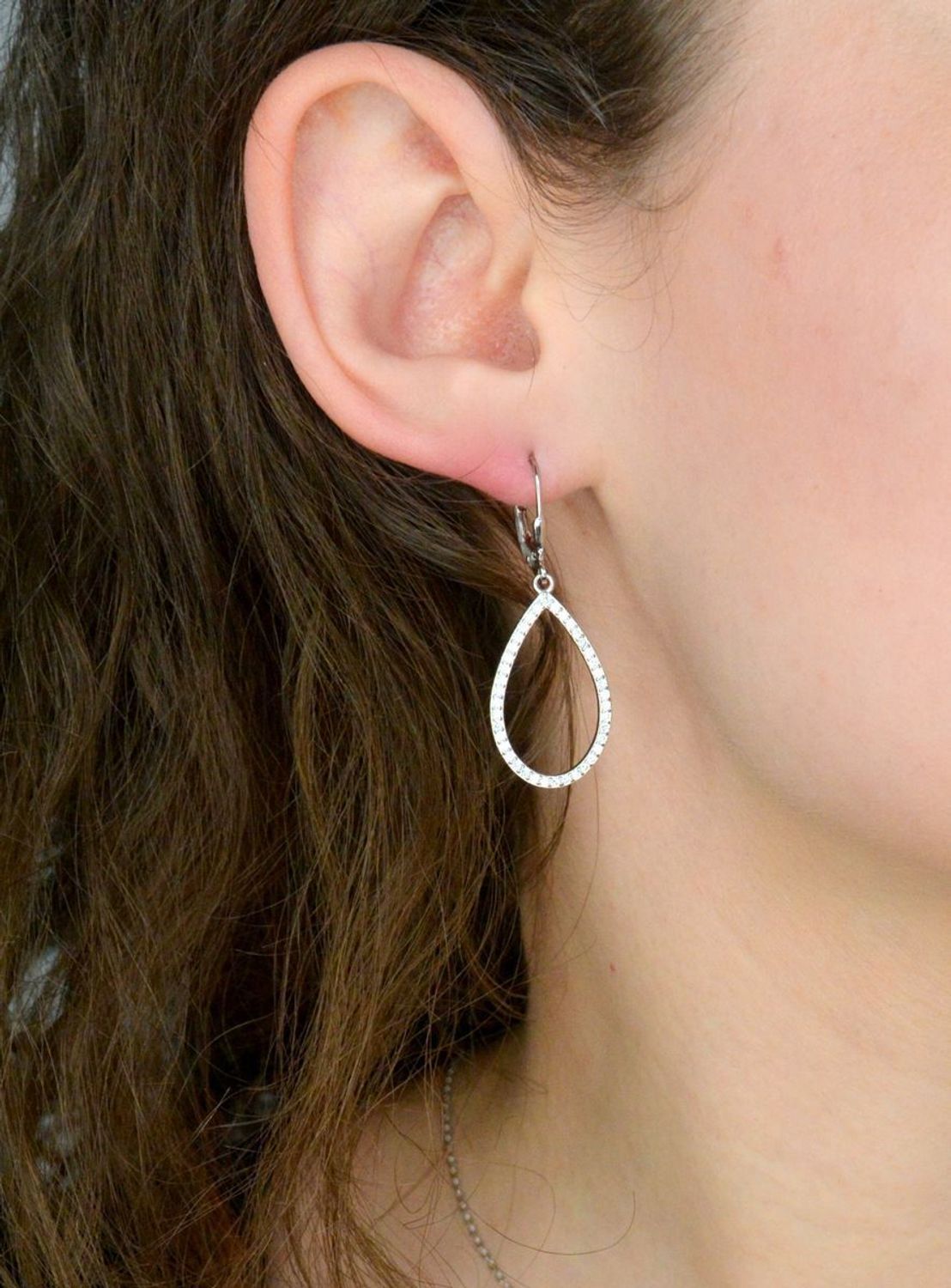 Srebrne kolczyki damskie 925 wiszące łezki z cyrkoniami DIA-KLC-12419-925. Srebrne kolczyki damskie. Kolczyki srebrne angielskie. Kolczyki srebrne na prezent. Kolczyki srebrne damskie z cyrkonią.1.jpg