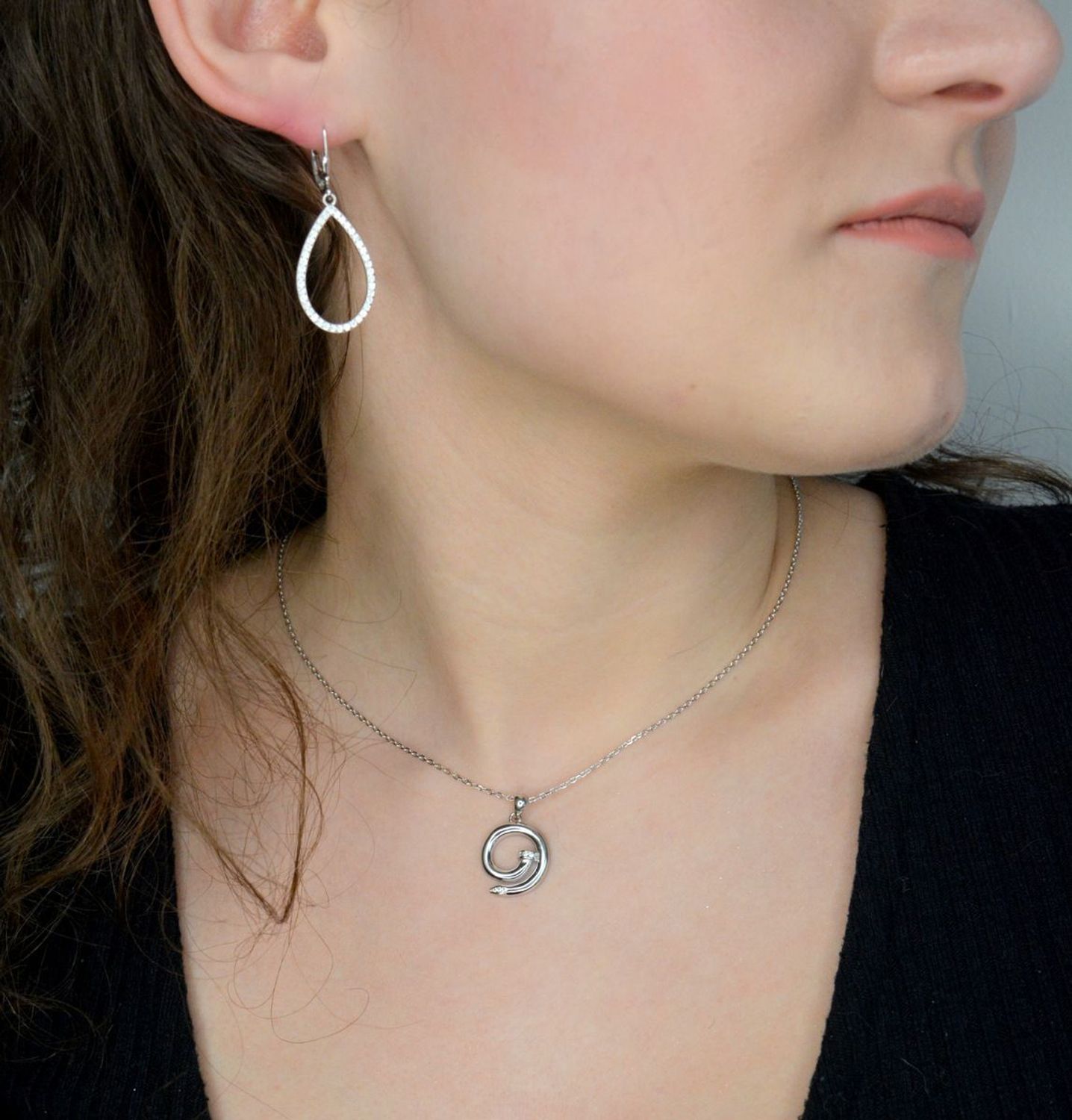 Srebrne kolczyki damskie 925 wiszące łezki z cyrkoniami DIA-KLC-12419-925. Srebrne kolczyki damskie. Kolczyki srebrne angielskie. Kolczyki srebrne na prezent. Kolczyki srebrne damskie z cyrkonią.1.jpg