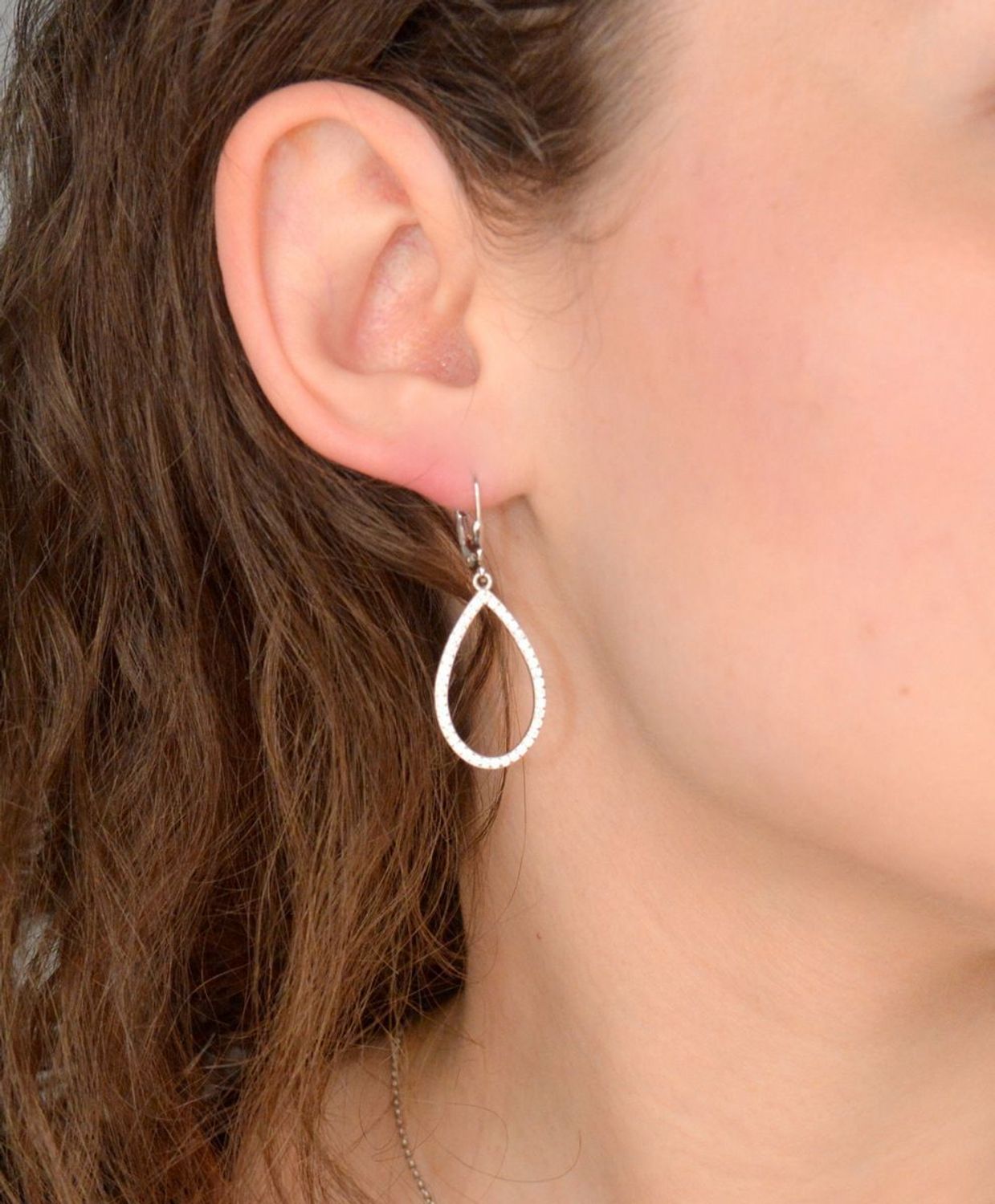 Srebrne kolczyki damskie 925 wiszące łezki z cyrkoniami DIA-KLC-12419-925. Srebrne kolczyki damskie. Kolczyki srebrne angielskie. Kolczyki srebrne na prezent. Kolczyki srebrne damskie z cyrkonią.1.jpg