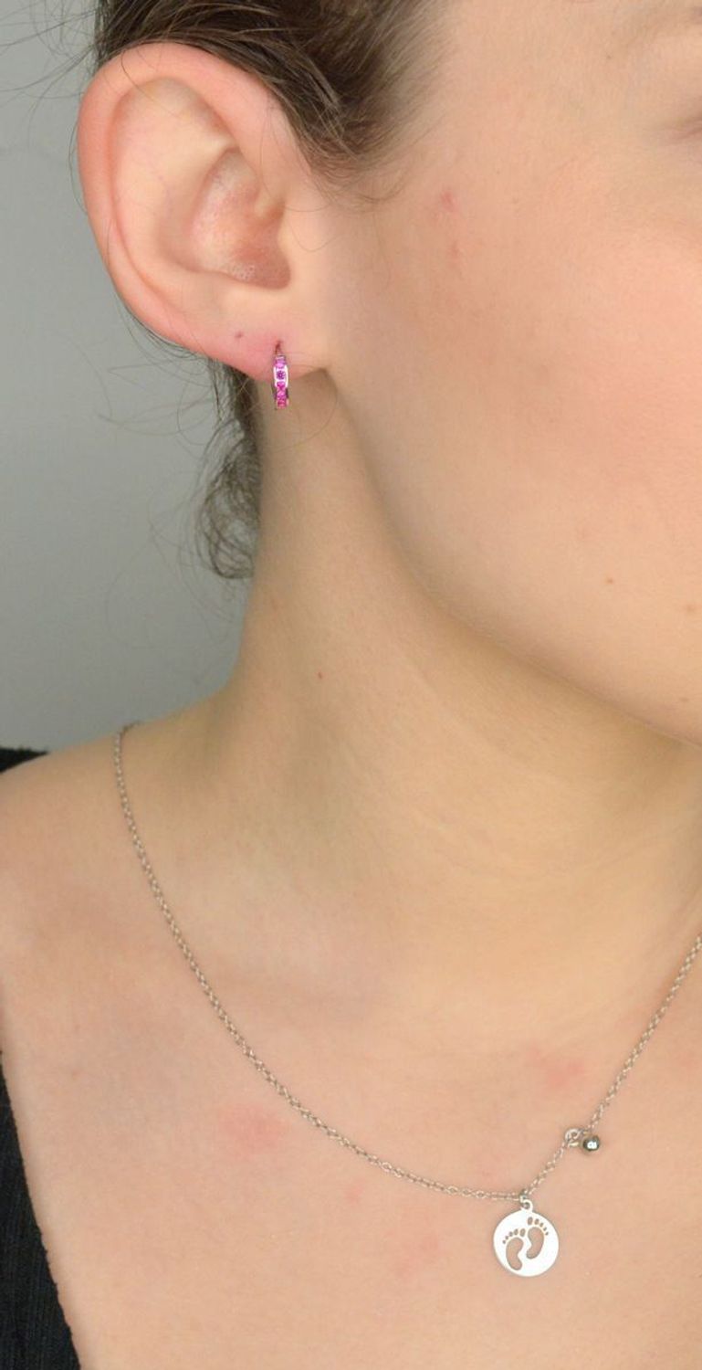 Srebrne kolczyki damskie 925 kółka na zatrzask z różowymi cyrkoniami DIA-KLC-12424-925. Srebrne kolczyki damskie. Klasyczne srebrne kolczyki. Kolczyki kółka srebrne. Kolczyki dziecięce na prezent.1.jpg