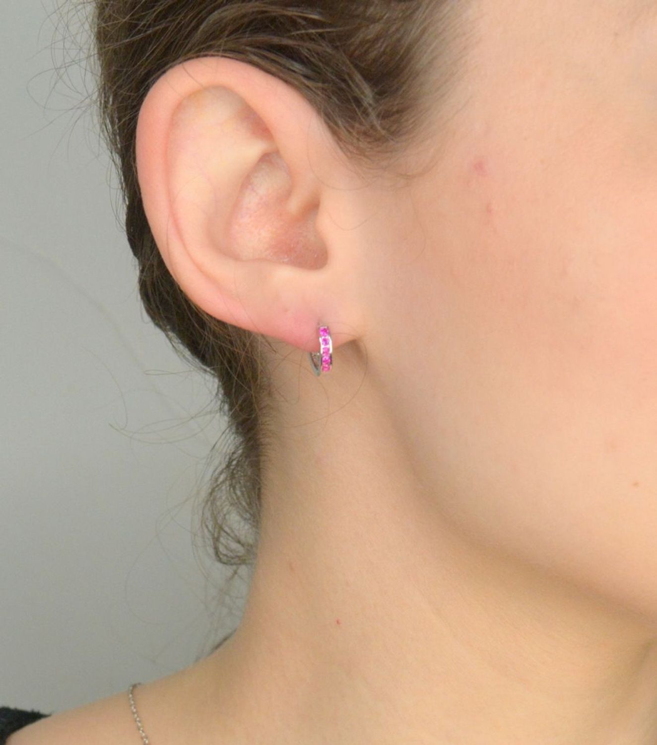 Srebrne kolczyki damskie 925 kółka na zatrzask z różowymi cyrkoniami DIA-KLC-12424-925. Srebrne kolczyki damskie. Klasyczne srebrne kolczyki. Kolczyki kółka srebrne. Kolczyki dziecięce na prezent.1.jpg