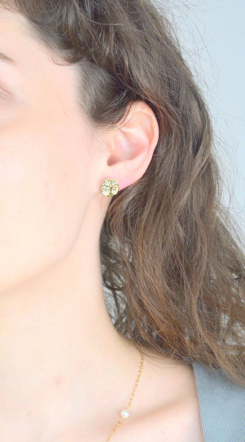 Kolczyki srebrne pozłacane drzewka pr 925, DIA-KLC-12427-925 Srebrne kolczyki zostały wykonane z najwyższej jakości srebra próby 925, ozdobione drzewkiem i masą perłową. Idealny prezent dla każdej kobiety.1.jpg