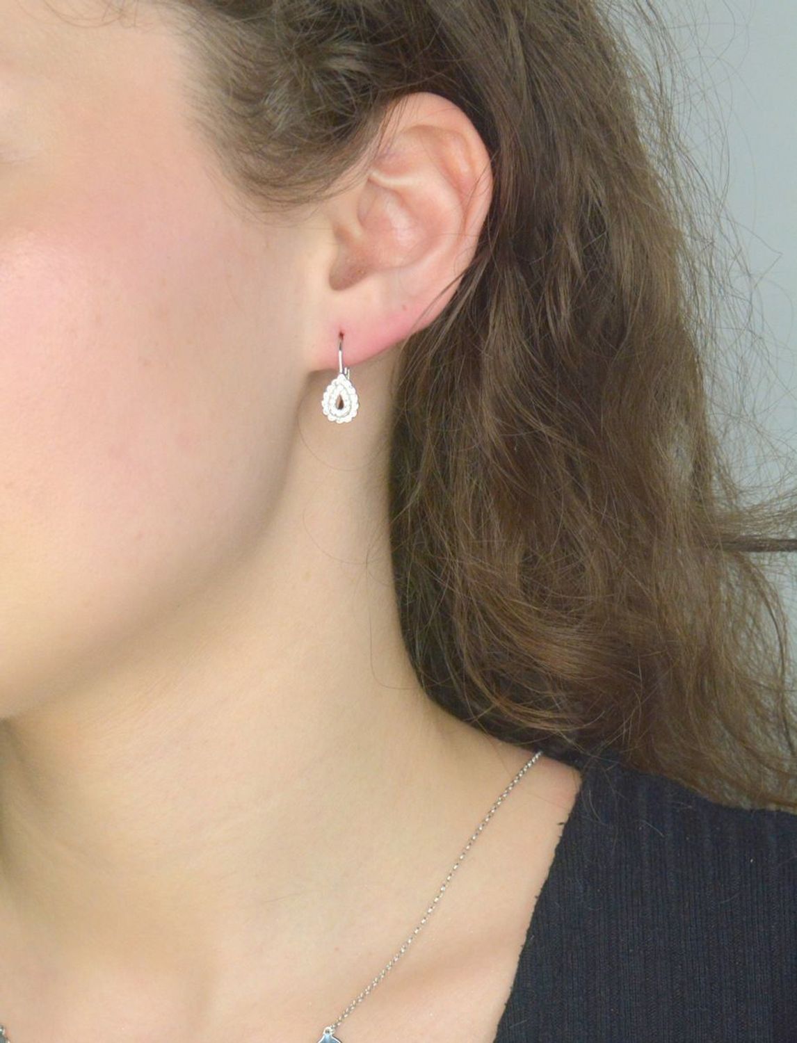 Srebrne kolczyki damskie 925 łezki z cyrkoniami DIA-KLC-12430-925. Srebrne kolczyki damskie. Kolczyki srebrne angielskie. Kolczyki srebrne na prezent. Kolczyki srebrne damskie z cyrkonią.1.jpg