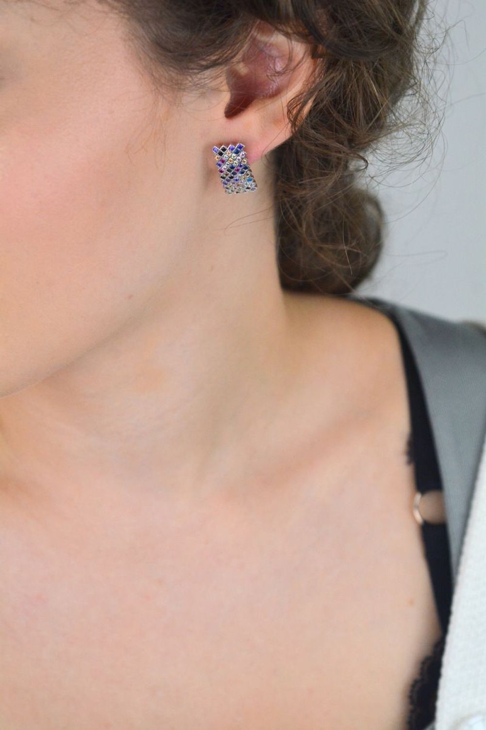 Srebrne kolczyki prostokątne z kolorowymi cyrkoniami. Elegancja i wyrazisty styl w jednym. Próba 925, model DIA-KLC-12530-925 – sprawdź!1.jpg