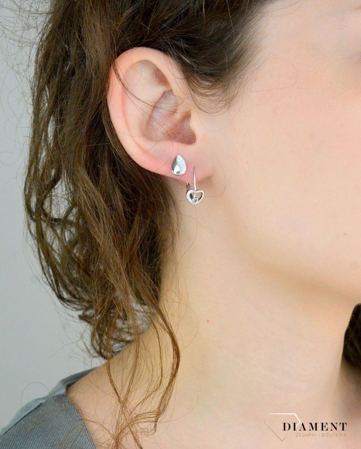 Srebrne kolczyki damskie 925 łezki z cyrkoniami na sztyft DIA-KLC-12533-925. Srebrne kolczyki damskie. Srebrne kolczyki na sztyft. Kolczyki srebrne damskie. Kolczyki srebrne na prezent.1.jpg