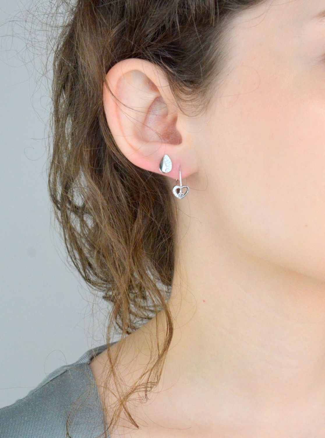 Srebrne kolczyki damskie 925 łezki z cyrkoniami na sztyft DIA-KLC-12533-925. Srebrne kolczyki damskie. Srebrne kolczyki na sztyft. Kolczyki srebrne damskie. Kolczyki srebrne na prezent.1.jpg