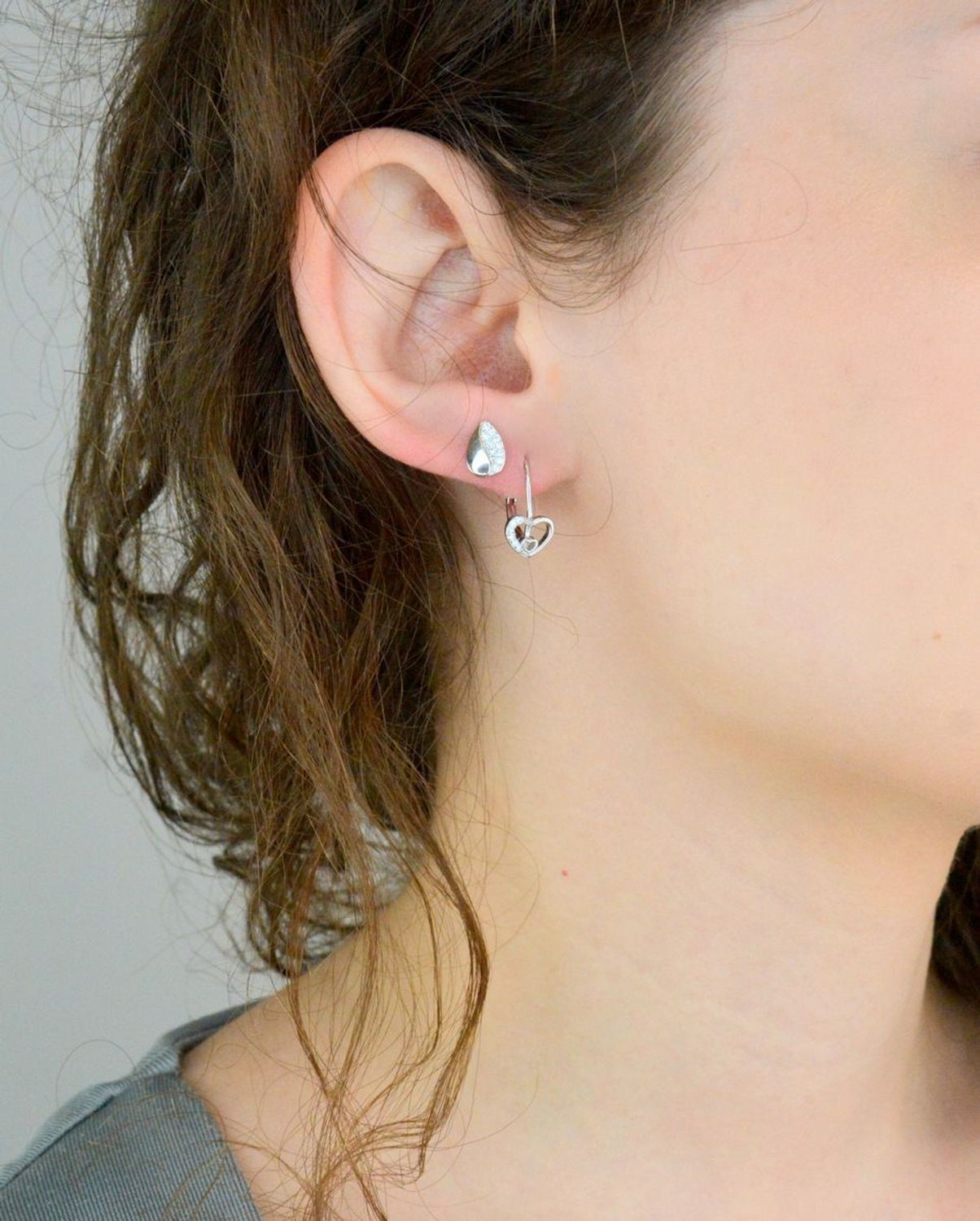 Srebrne kolczyki damskie 925 łezki z cyrkoniami na sztyft DIA-KLC-12533-925. Srebrne kolczyki damskie. Srebrne kolczyki na sztyft. Kolczyki srebrne damskie. Kolczyki srebrne na prezent.1.jpg