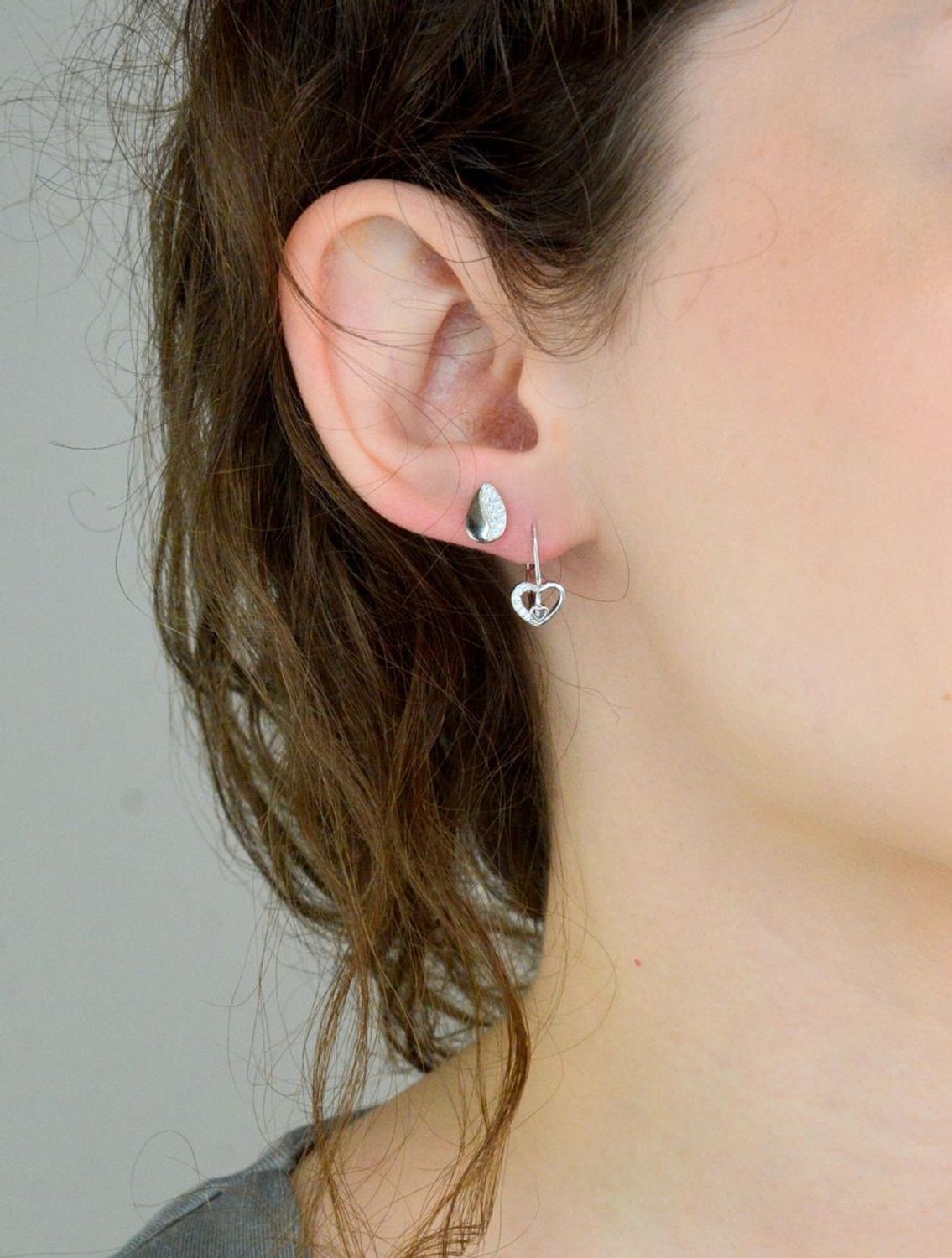 Srebrne kolczyki damskie 925 łezki z cyrkoniami na sztyft DIA-KLC-12533-925. Srebrne kolczyki damskie. Srebrne kolczyki na sztyft. Kolczyki srebrne damskie. Kolczyki srebrne na prezent.1.jpg