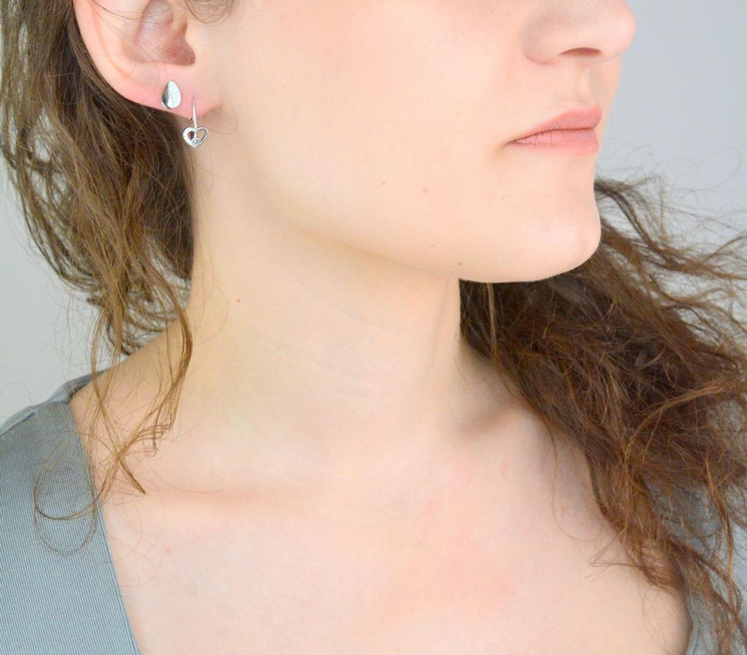 Srebrne kolczyki damskie 925 łezki z cyrkoniami na sztyft DIA-KLC-12533-925. Srebrne kolczyki damskie. Srebrne kolczyki na sztyft. Kolczyki srebrne damskie. Kolczyki srebrne na prezent.1.jpg